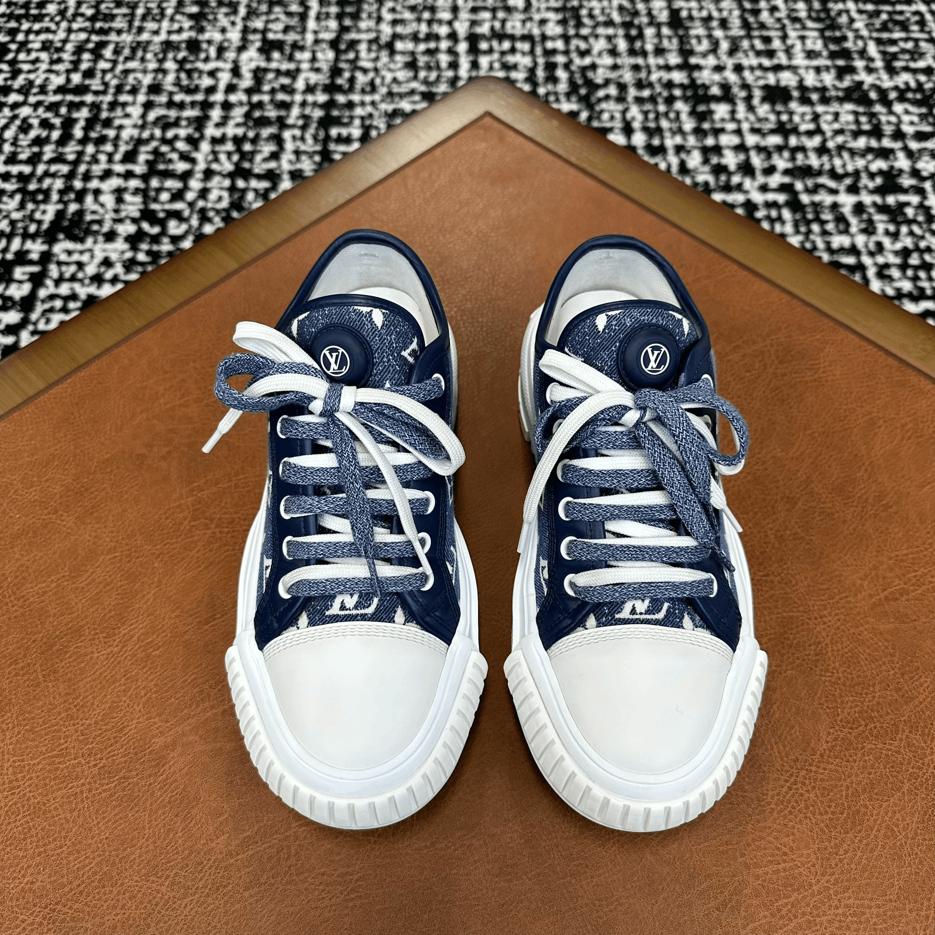 Louis Vuitton Louis Vuitton Denim Blue Lowtop Sneakers it_36-5 Women Size US 6.5 / IT 36.5 - 2 Thumbnail