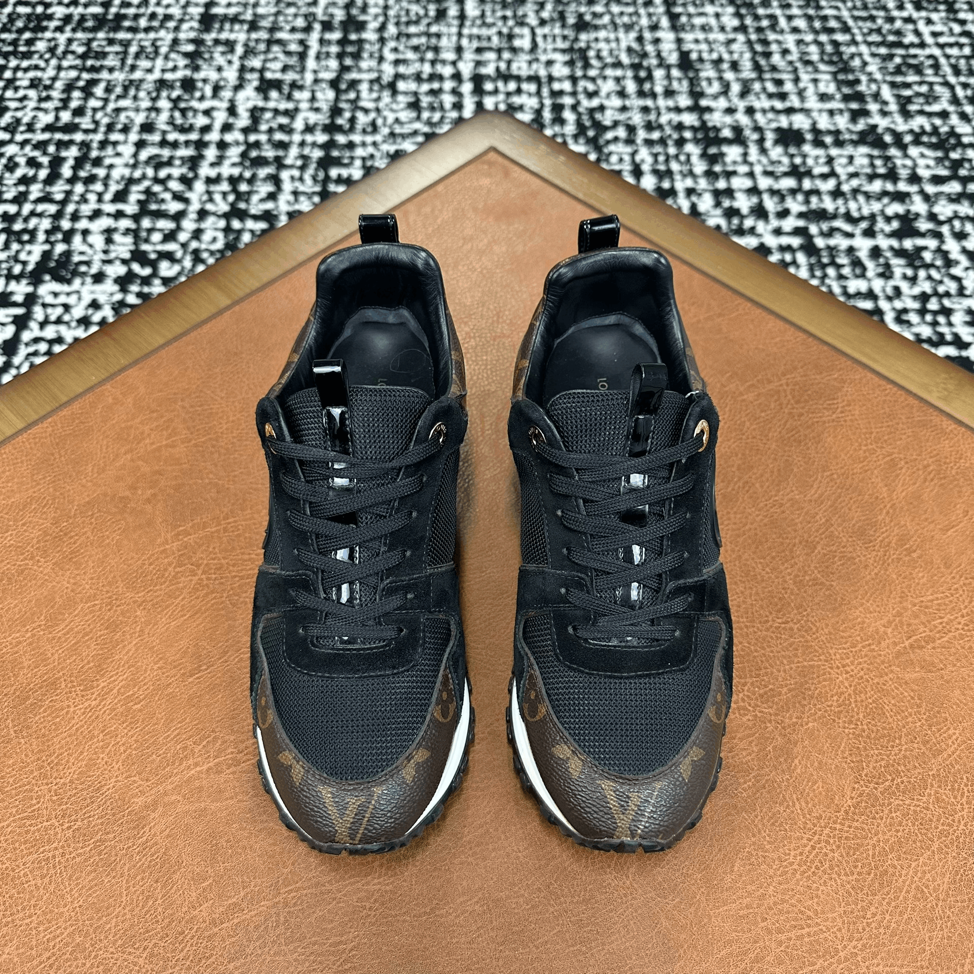 Louis Vuitton Louis Vuitton Black Lowtop Sneakers it_35 Women Size US 5 / IT 35 - 2 Thumbnail