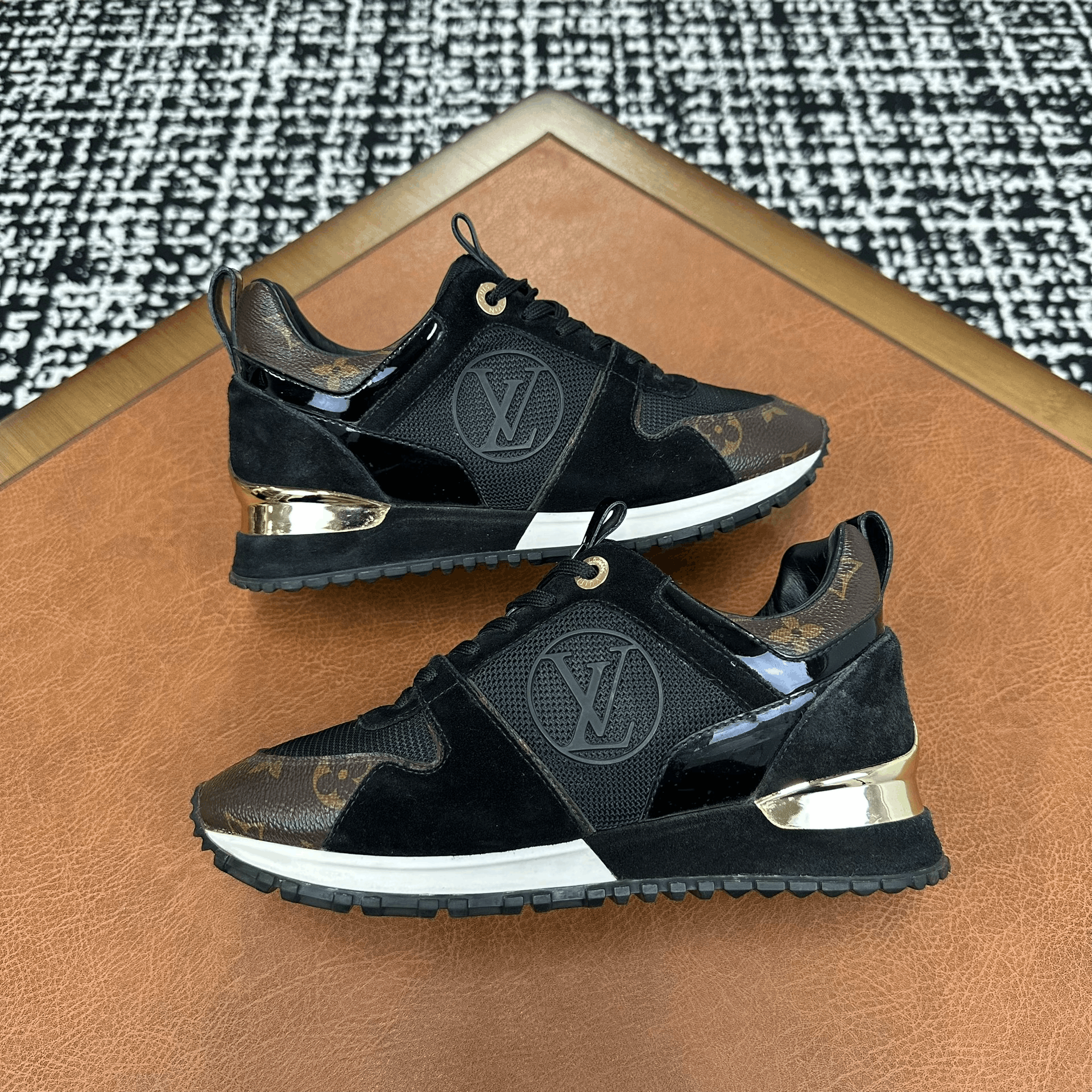 Louis Vuitton Louis Vuitton Black Lowtop Sneakers it_35 Women Size US 5 / IT 35 - 5 Thumbnail