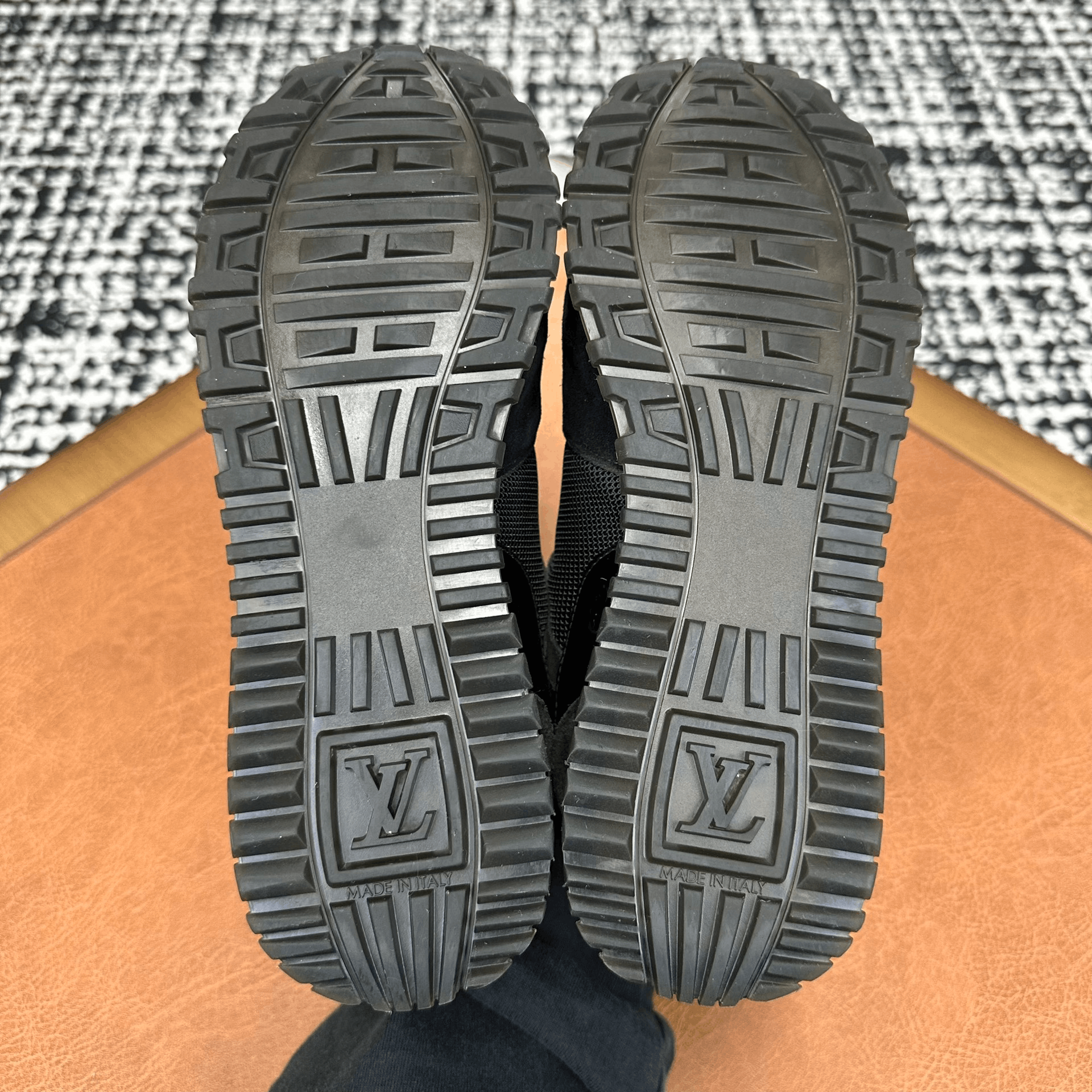 Louis Vuitton Louis Vuitton Black Lowtop Sneakers it_35 Women Size US 5 / IT 35 - 7 Thumbnail
