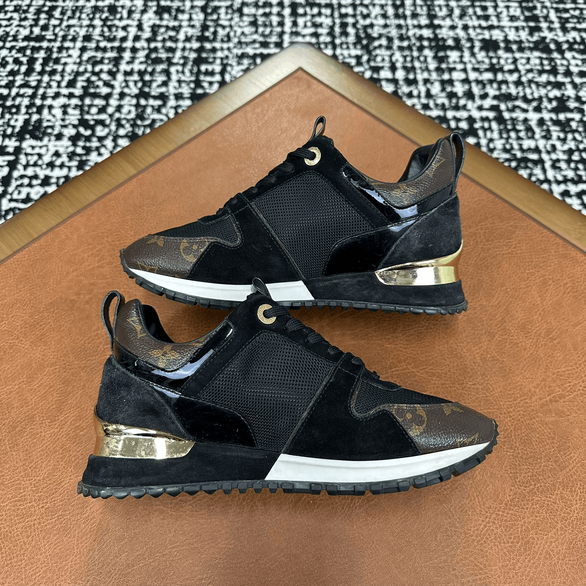 Louis Vuitton Louis Vuitton Black Lowtop Sneakers it_35 Women Size US 5 / IT 35 - 6 Thumbnail
