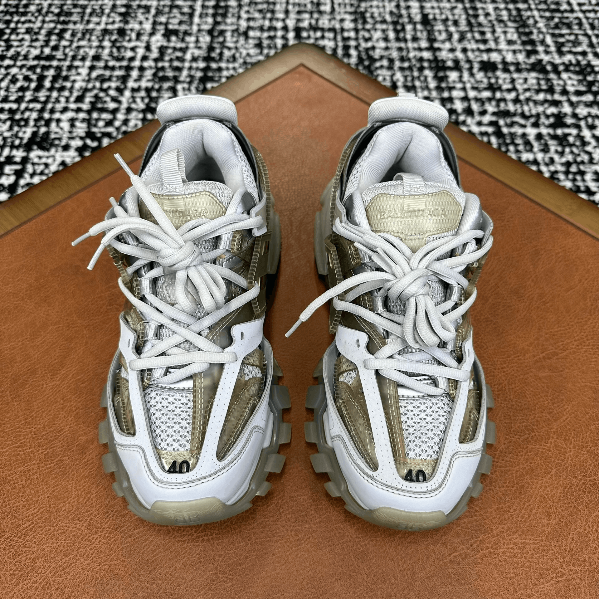 Balenciaga Balenciaga Clear White Lowtop Sneakers 7 Men Size US 7 / EU 40 - 2 Thumbnail