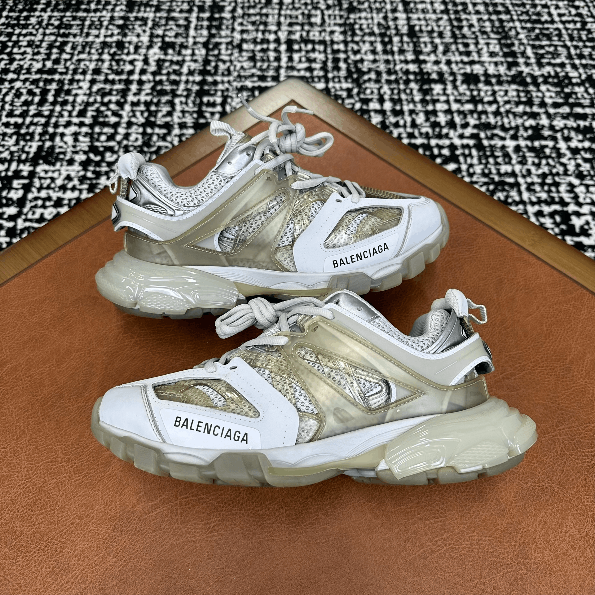 Balenciaga Balenciaga Clear White Lowtop Sneakers 7 Men Size US 7 / EU 40 - 5 Thumbnail