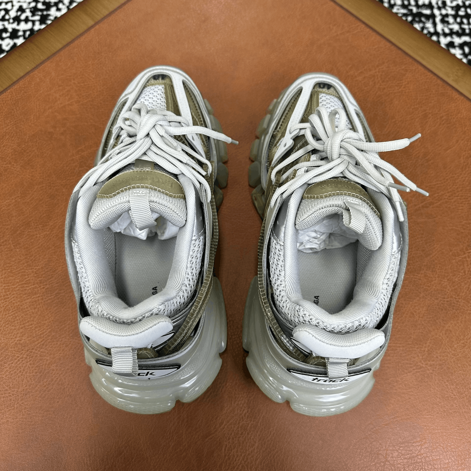 Balenciaga Balenciaga Clear White Lowtop Sneakers 7 Men Size US 7 / EU 40 - 3 Thumbnail
