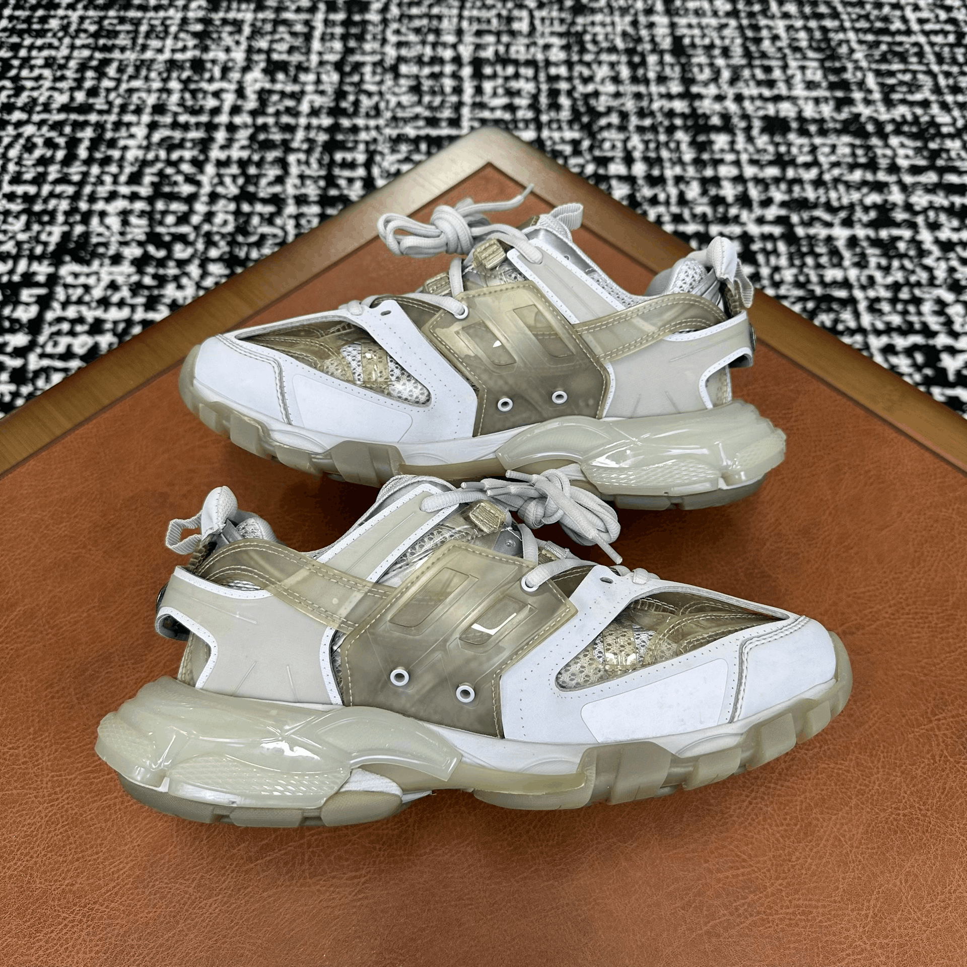 Balenciaga Balenciaga Clear White Lowtop Sneakers 7 Men Size US 7 / EU 40 - 6 Thumbnail