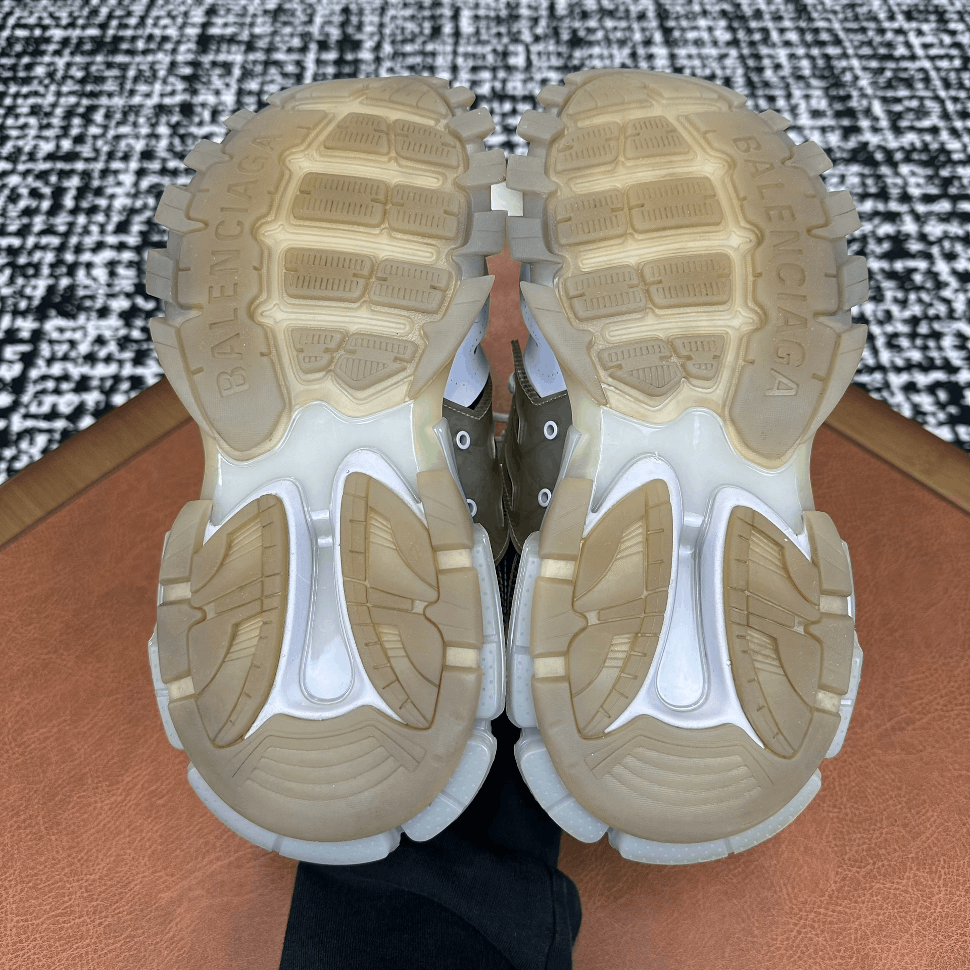 Balenciaga Balenciaga Clear White Lowtop Sneakers 7 Men Size US 7 / EU 40 - 7 Thumbnail