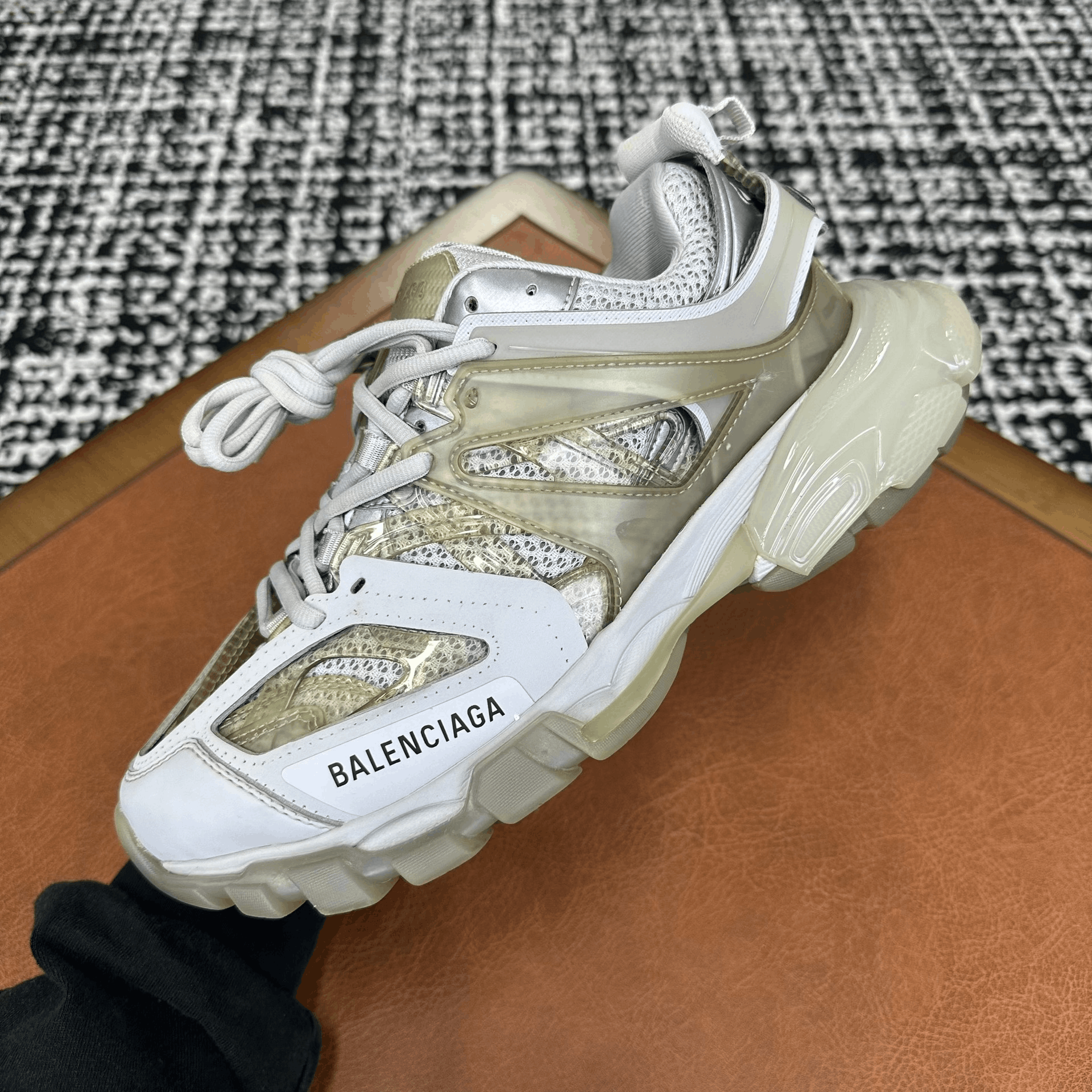 Balenciaga Balenciaga Clear White Lowtop Sneakers 7 Men Size US 7 / EU 40 - 8 Thumbnail