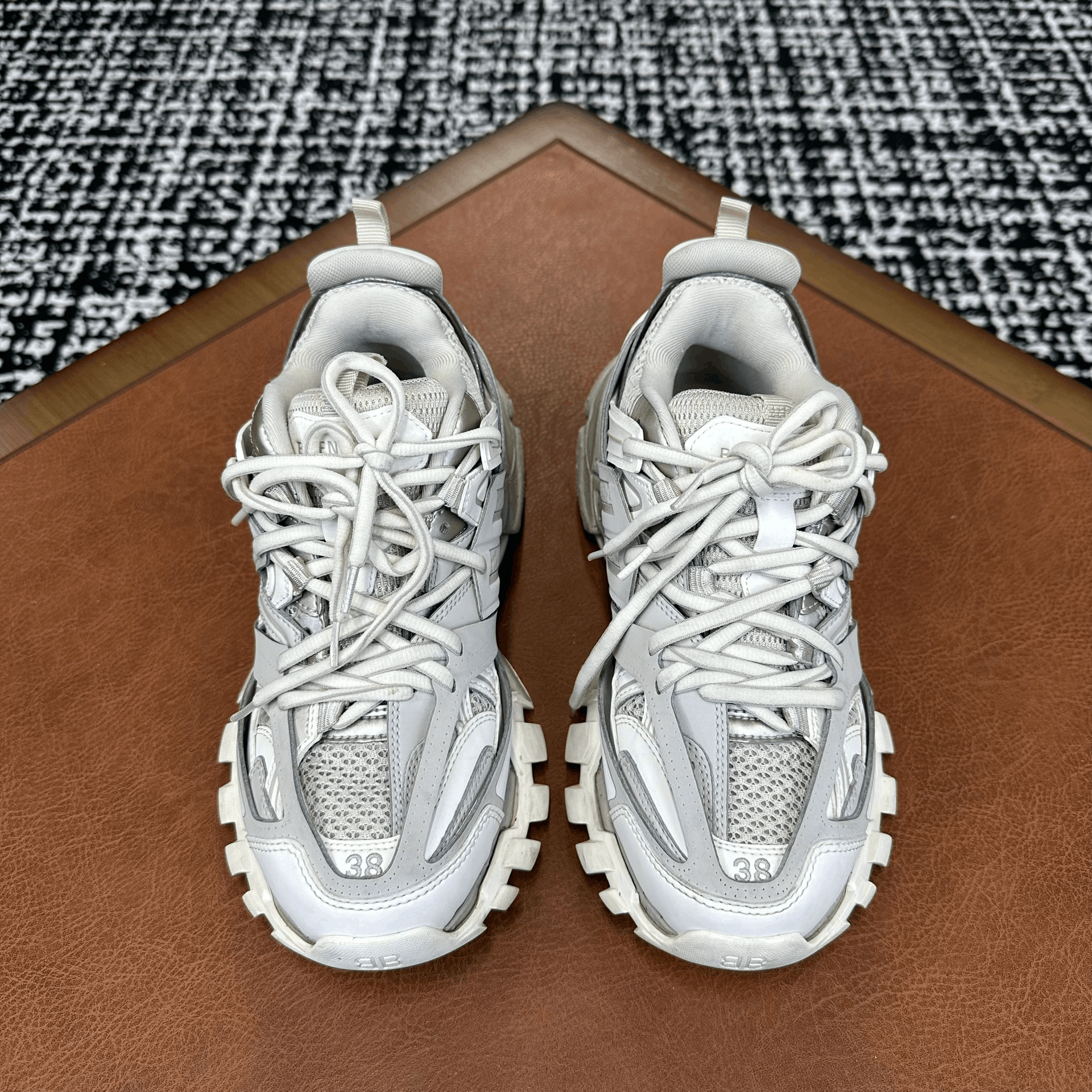 Balenciaga Balenciaga Brown Lowtop Sneakers it_38 Women Size US 8 / IT 38 - 2 Thumbnail