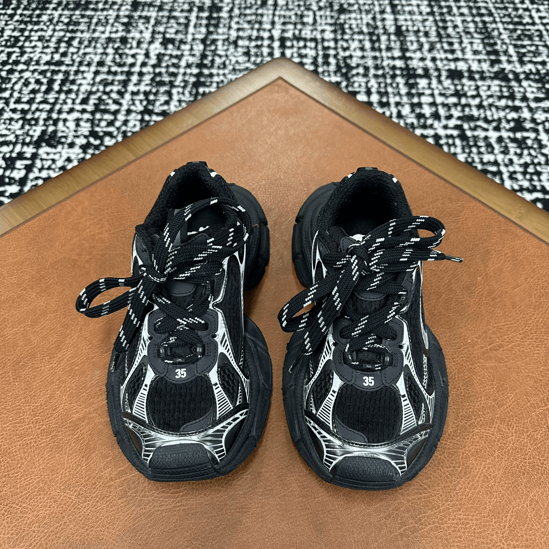 Balenciaga Balenciaga Mesh Black Lowtop Sneakers it_35 Women Size US 5 / IT 35 - 2 Thumbnail