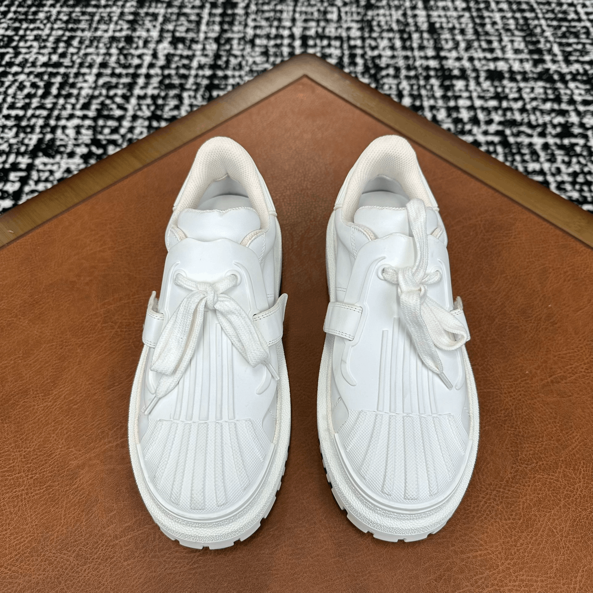 Dior Dior Leather White Lowtop Sneakers it_37 Women Size US 7 / IT 37 - 2 Thumbnail