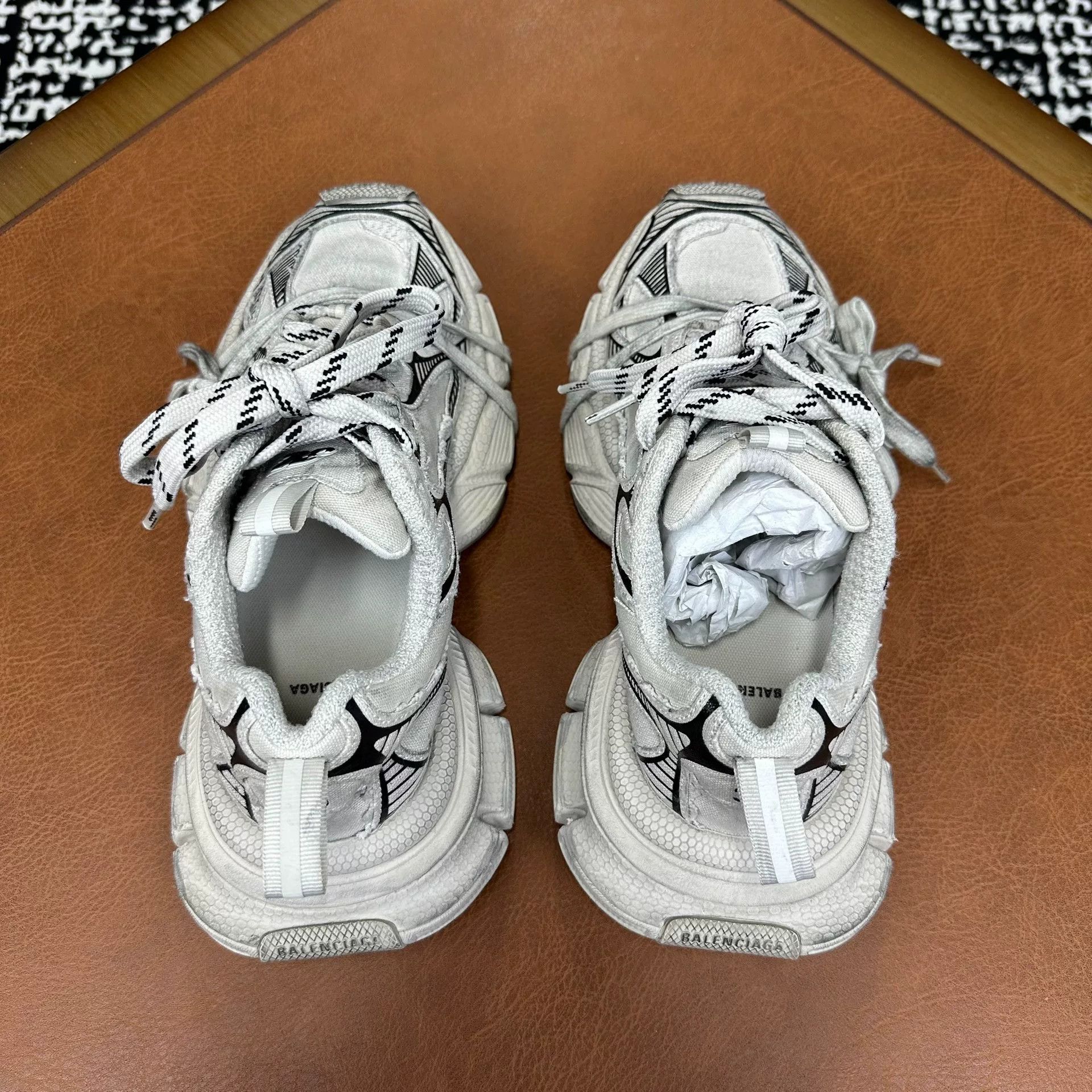 Balenciaga Balenciaga Beige Lowtop Sneakers it_36 Women Size US 6 / IT 36 - 5 Thumbnail