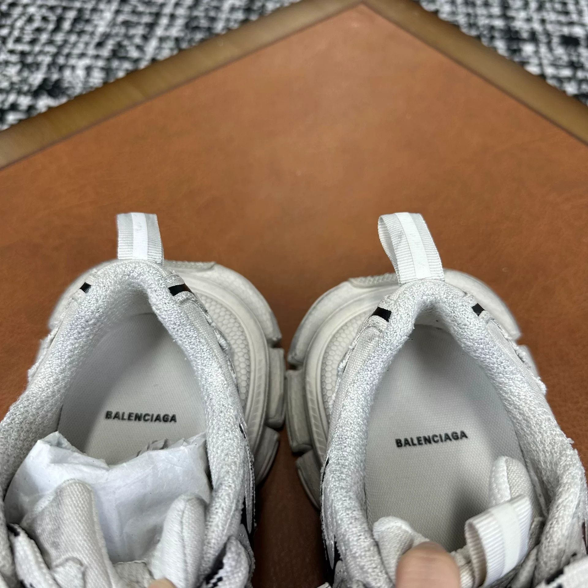 Balenciaga Balenciaga Beige Lowtop Sneakers it_36 Women Size US 6 / IT 36 - 6 Thumbnail