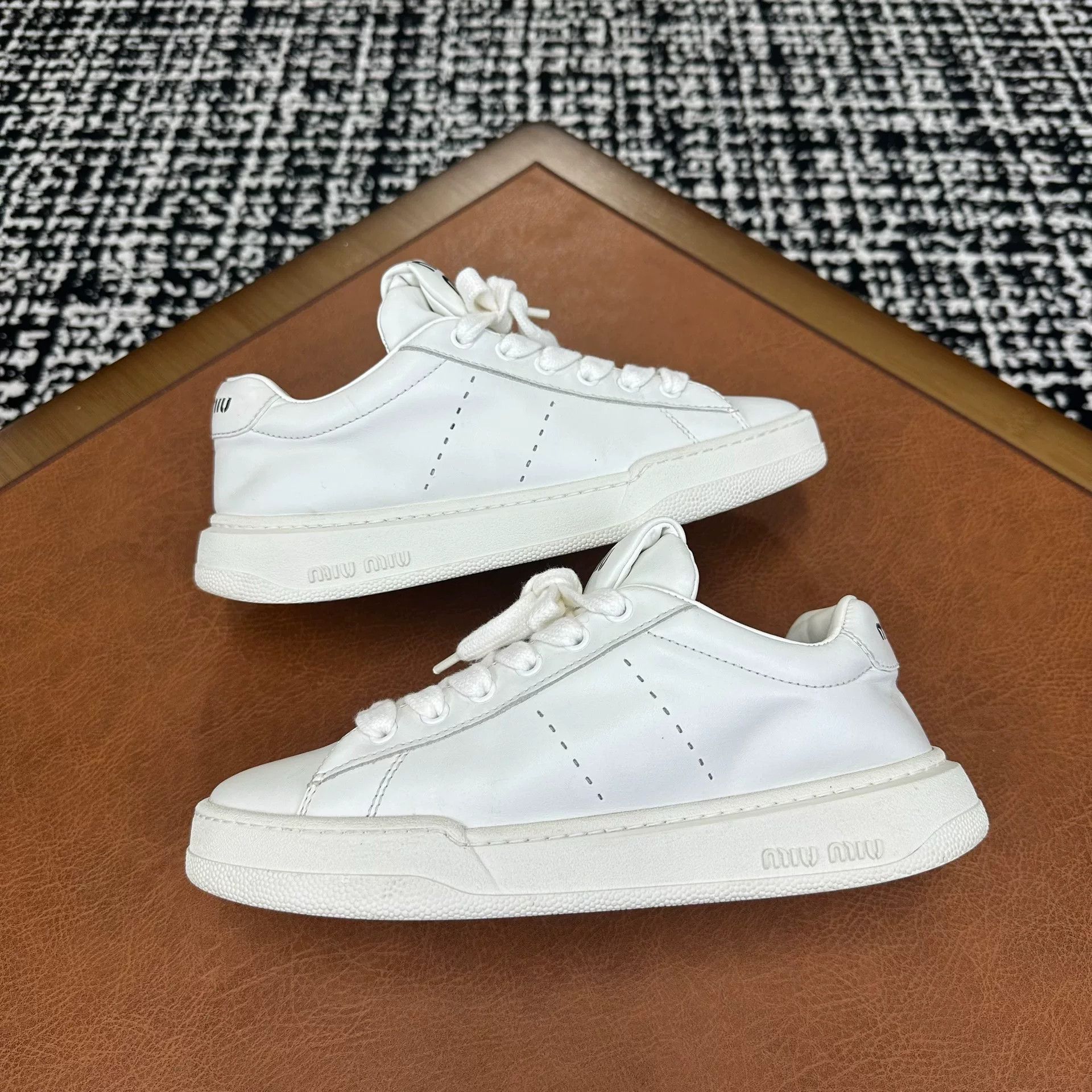 Miu Miu Miu Miu Leather White Lowtop Sneakers it_37 Women Size US 7 / IT 37 - 5 Thumbnail