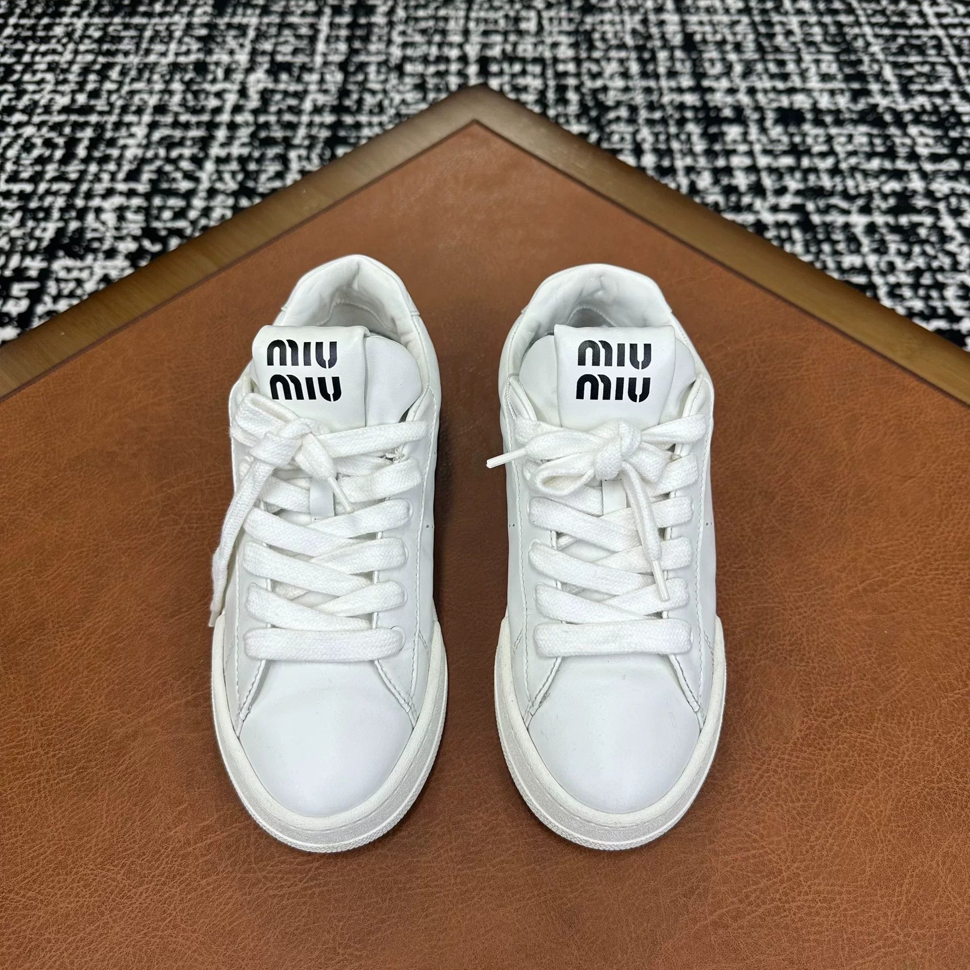 Miu Miu Miu Miu Leather White Lowtop Sneakers it_37 Women Size US 7 / IT 37 - 2 Thumbnail
