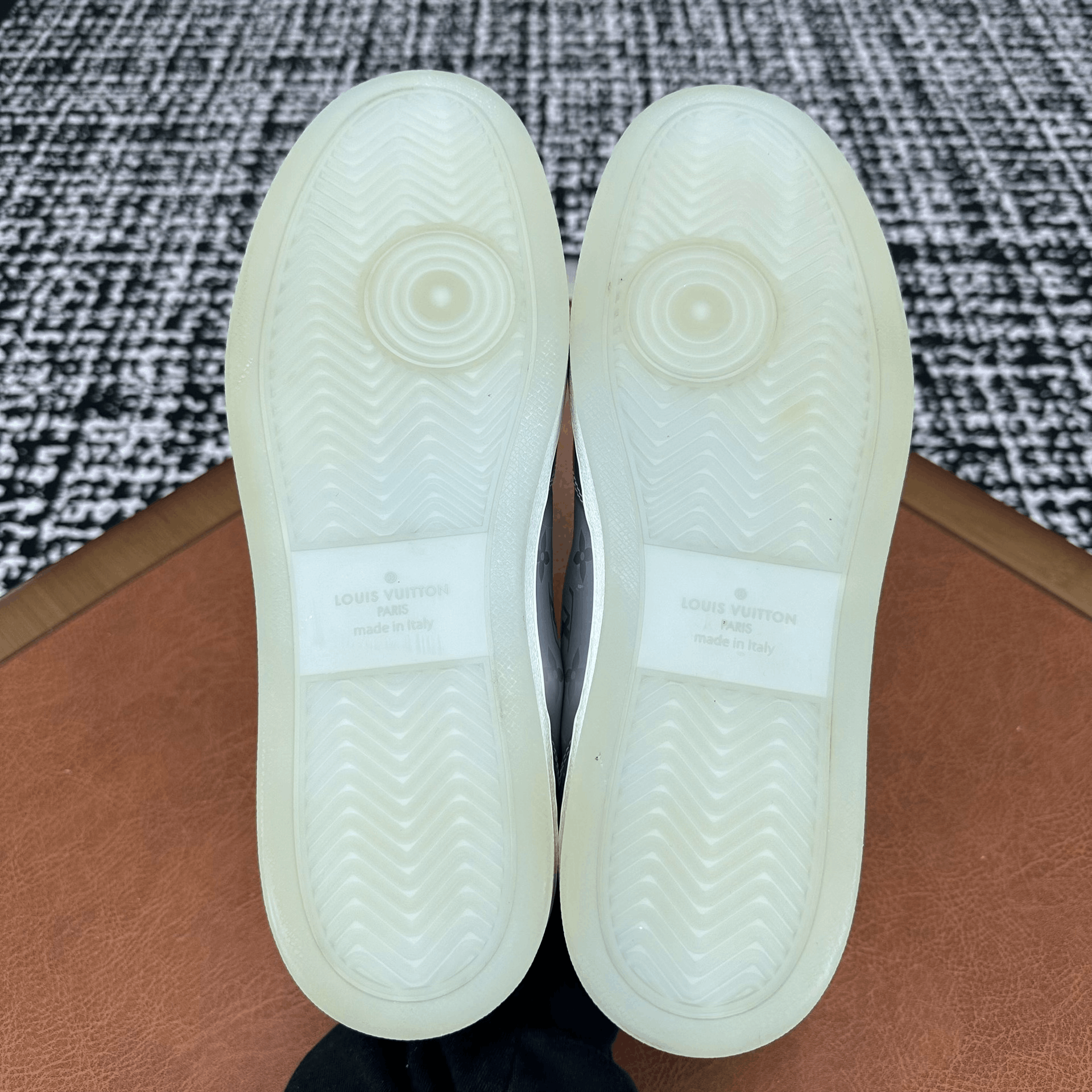 Louis Vuitton Louis Vuitton White Lowtop Sneakers 11 Men Size US 11 / EU 44 - 7 Thumbnail