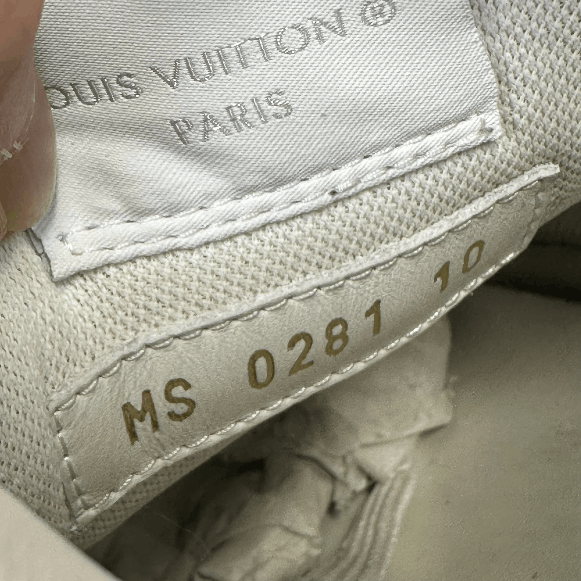 Louis Vuitton Louis Vuitton White Lowtop Sneakers 11 Men Size US 11 / EU 44 - 8 Thumbnail
