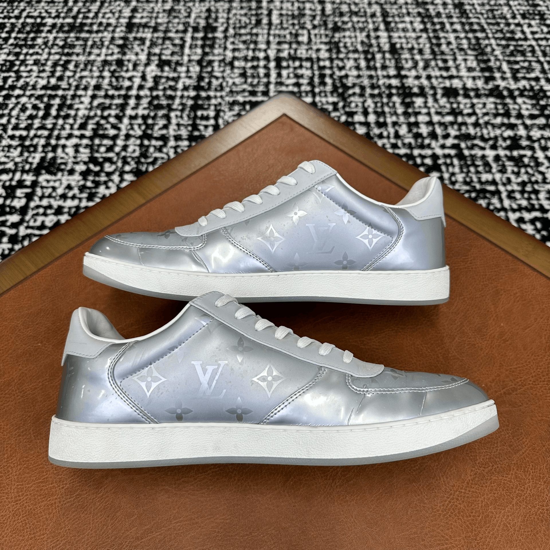 Louis Vuitton Louis Vuitton White Lowtop Sneakers 11 Men Size US 11 / EU 44 - 6 Thumbnail