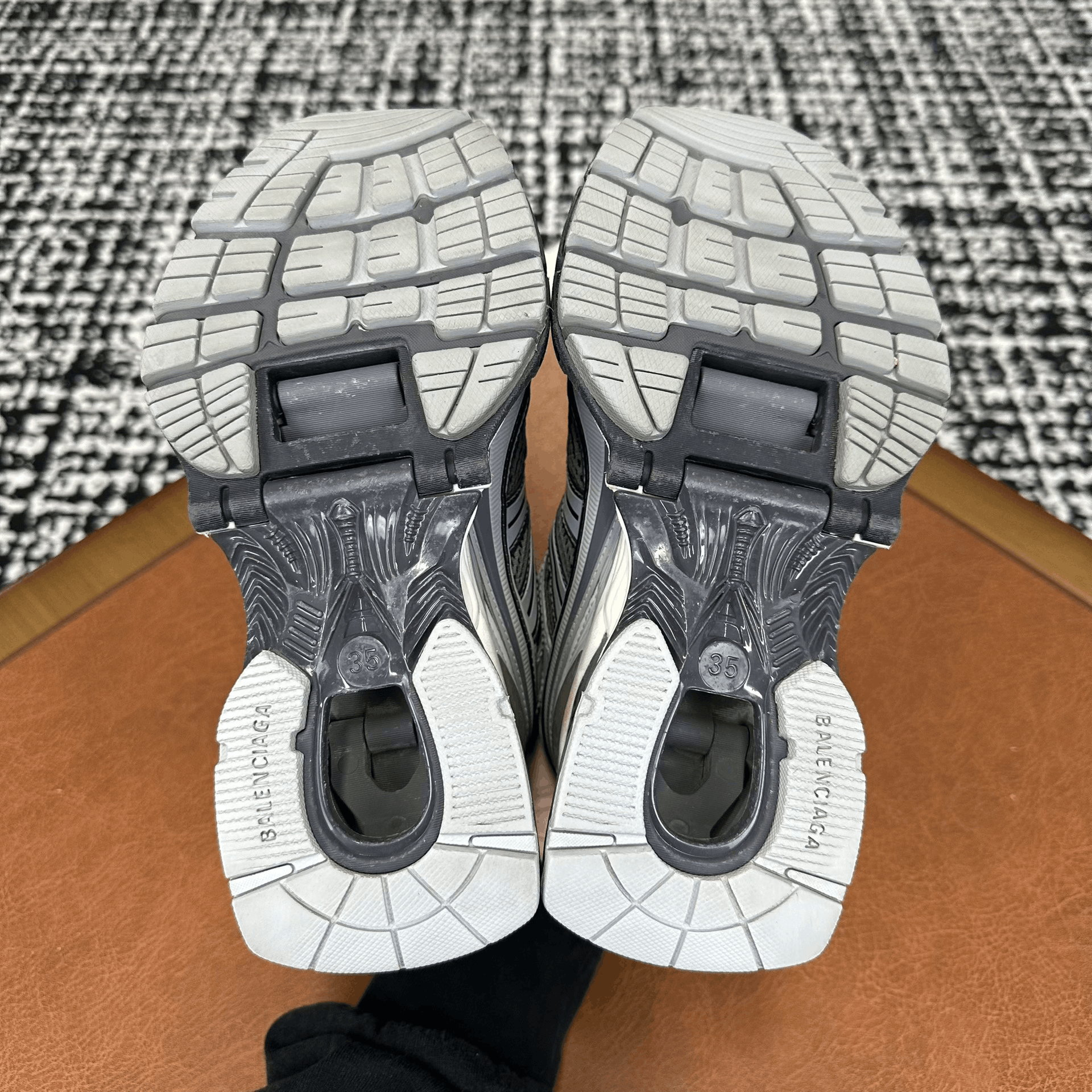 Balenciaga Balenciaga Mesh Brown Lowtop Sneakers it_35 Women Size US 5 / IT 35 - 6 Thumbnail