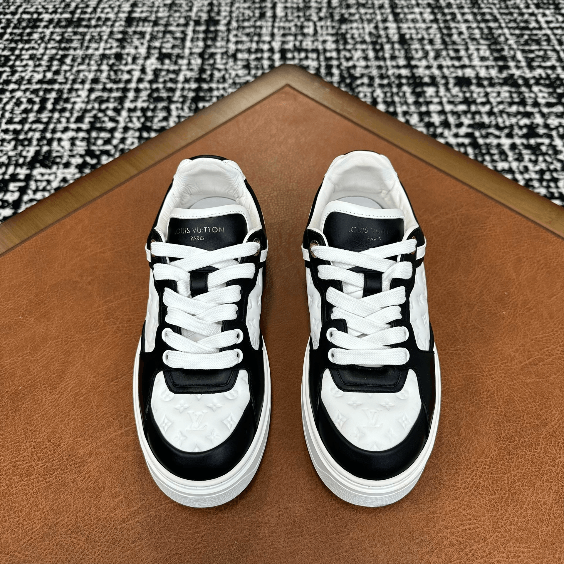 Louis Vuitton Louis Vuitton Black Lowtop Sneakers it_36 Women Size US 6 / IT 36 - 4 Thumbnail