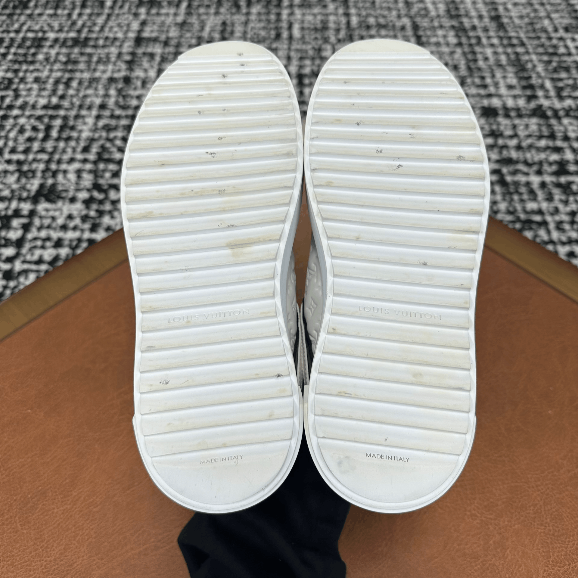 Louis Vuitton Louis Vuitton Black Lowtop Sneakers it_36 Women Size US 6 / IT 36 - 6 Thumbnail