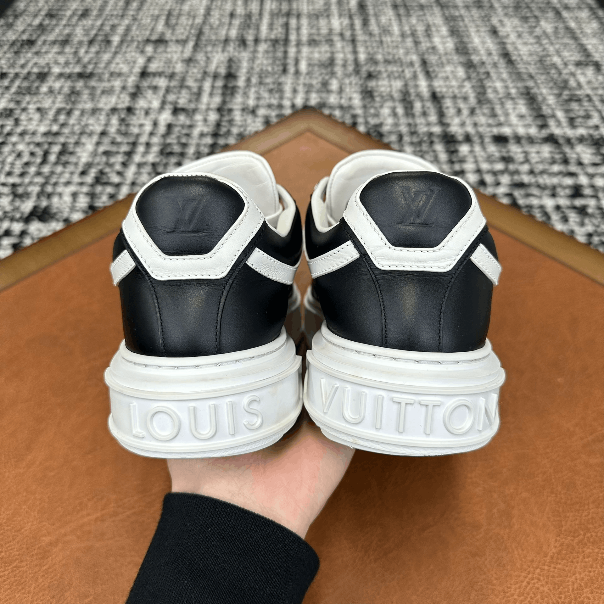 Louis Vuitton Louis Vuitton Black Lowtop Sneakers it_36 Women Size US 6 / IT 36 - 5 Thumbnail