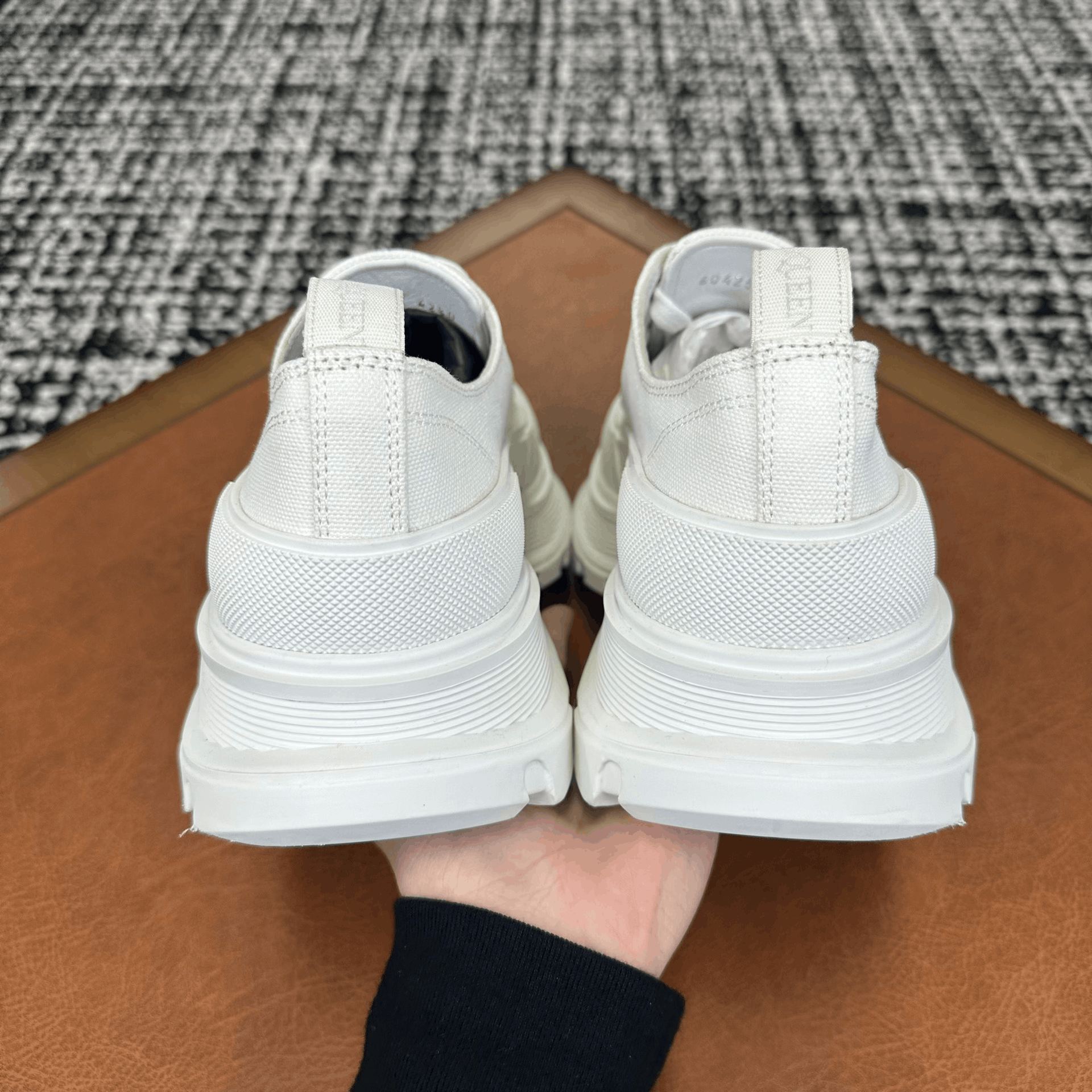 Alexander McQueen Alexander McQueen White Lowtop Sneakers 9 Men Size US 9 / EU 42 - 3 Thumbnail