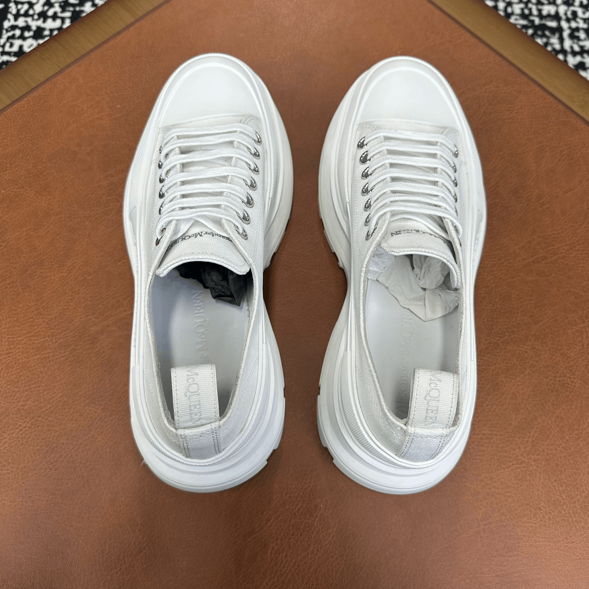 Alexander McQueen Alexander McQueen White Lowtop Sneakers 9 Men Size US 9 / EU 42 - 4 Thumbnail