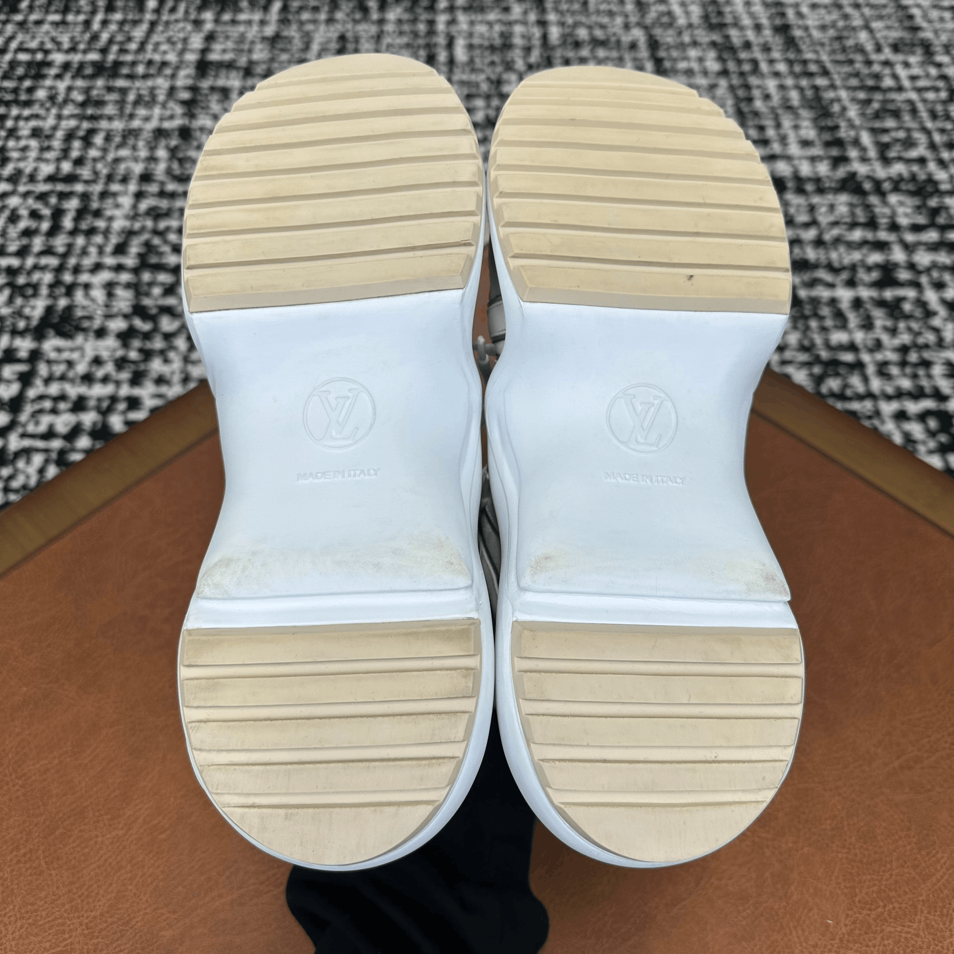 Louis Vuitton Louis Vuitton Beige Lowtop Sneakers it_36-5 Women Size US 6.5 / IT 36.5 - 8 Thumbnail