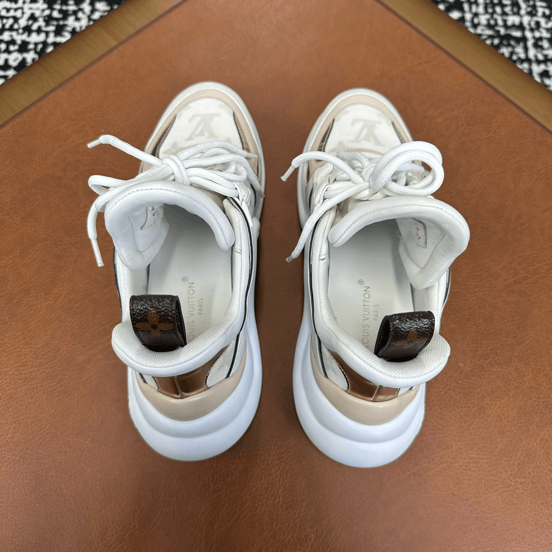 Louis Vuitton Louis Vuitton Beige Lowtop Sneakers it_36-5 Women Size US 6.5 / IT 36.5 - 4 Thumbnail