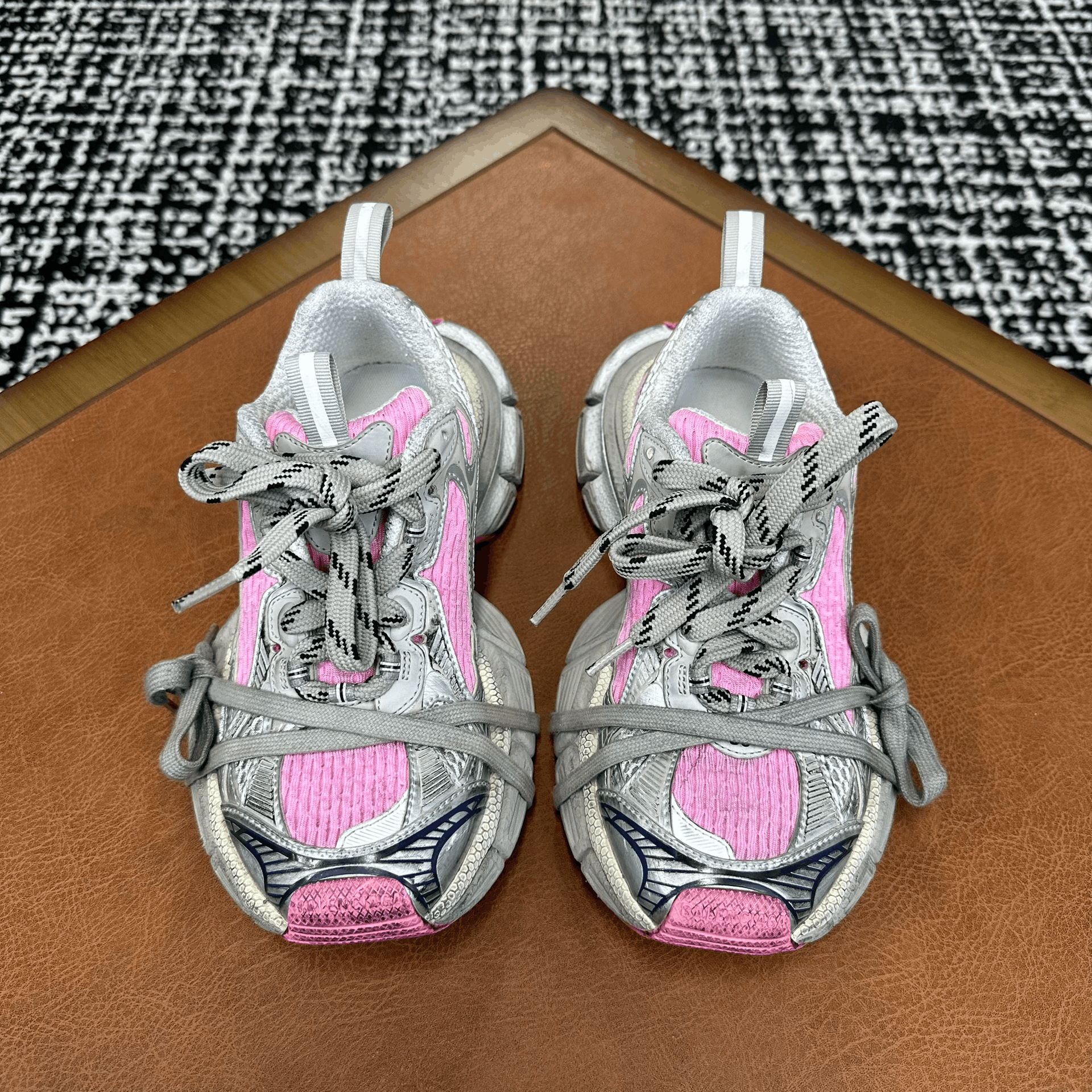 Balenciaga Balenciaga Mesh Silver Lowtop Sneakers it_36 Women Size US 6 / IT 36 - 2 Thumbnail