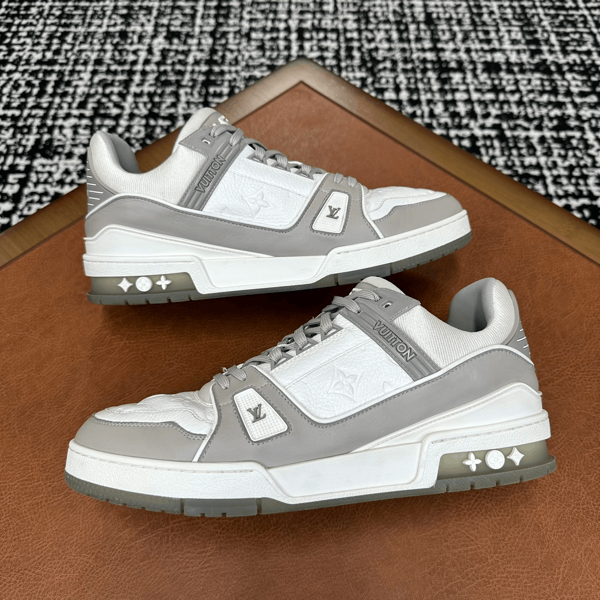 Louis Vuitton Louis Vuitton Training White Lowtop Sneakers 9 Men Size US 9 / EU 42 - 6 Thumbnail