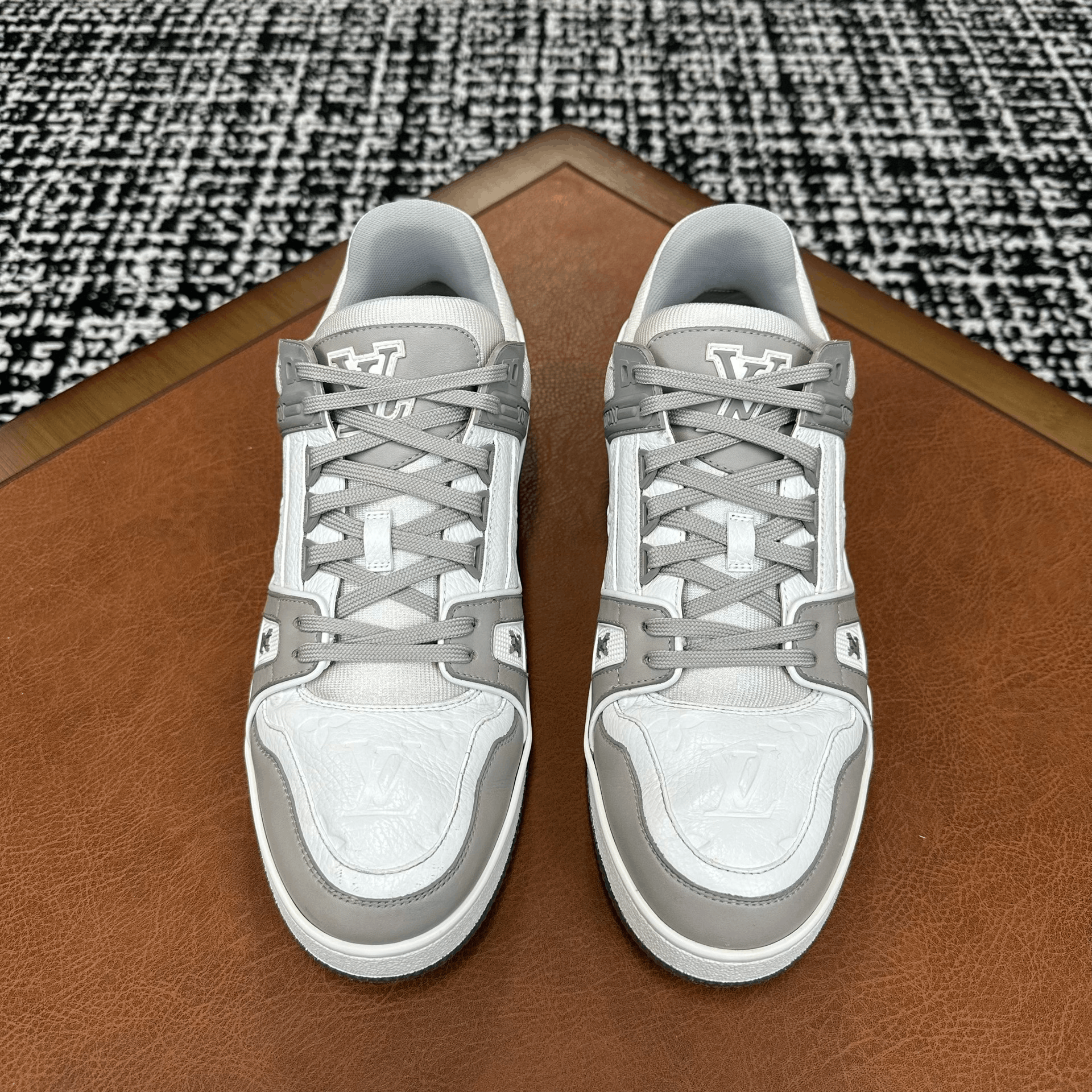 Louis Vuitton Louis Vuitton Training White Lowtop Sneakers 9 Men Size US 9 / EU 42 - 4 Thumbnail
