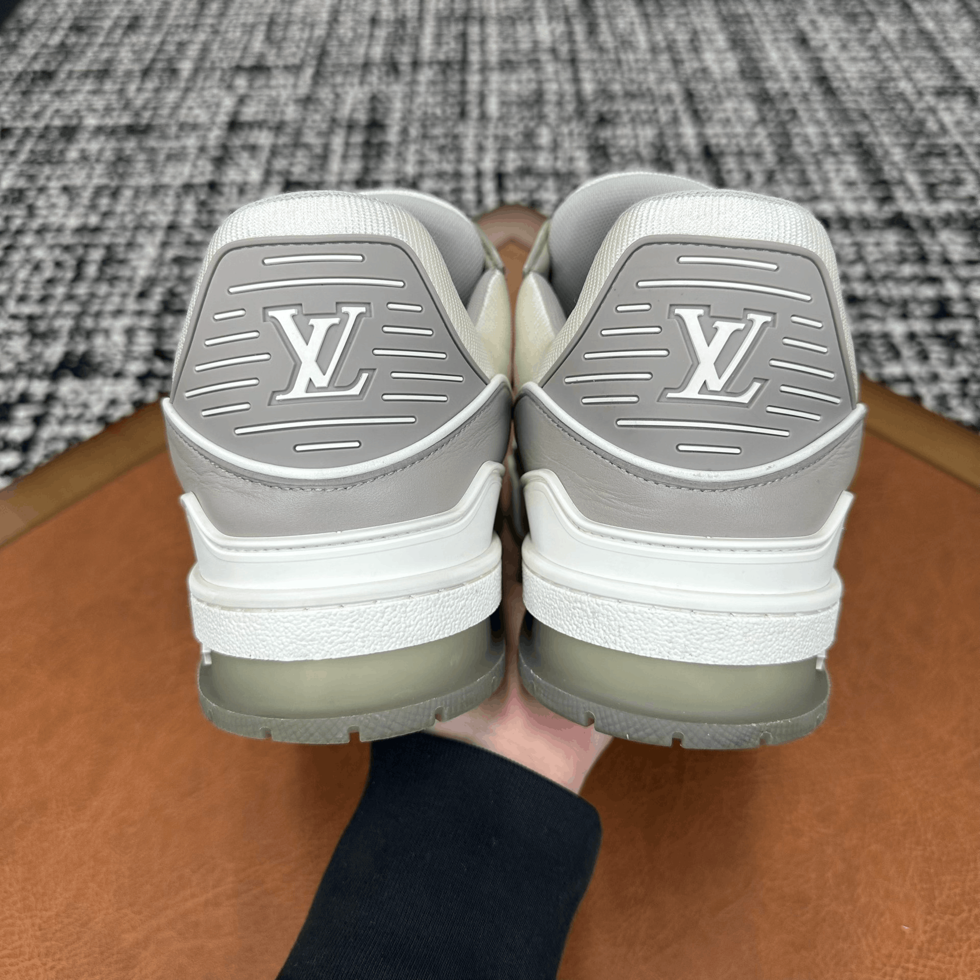 Louis Vuitton Louis Vuitton Training White Lowtop Sneakers 9 Men Size US 9 / EU 42 - 2 Thumbnail