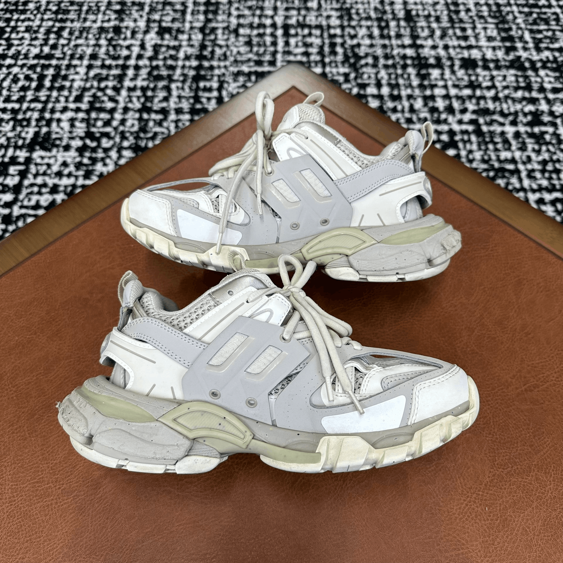 Balenciaga Balenciaga Brown Lowtop Sneakers it_35 Women Size US 5 / IT 35 - 6 Thumbnail