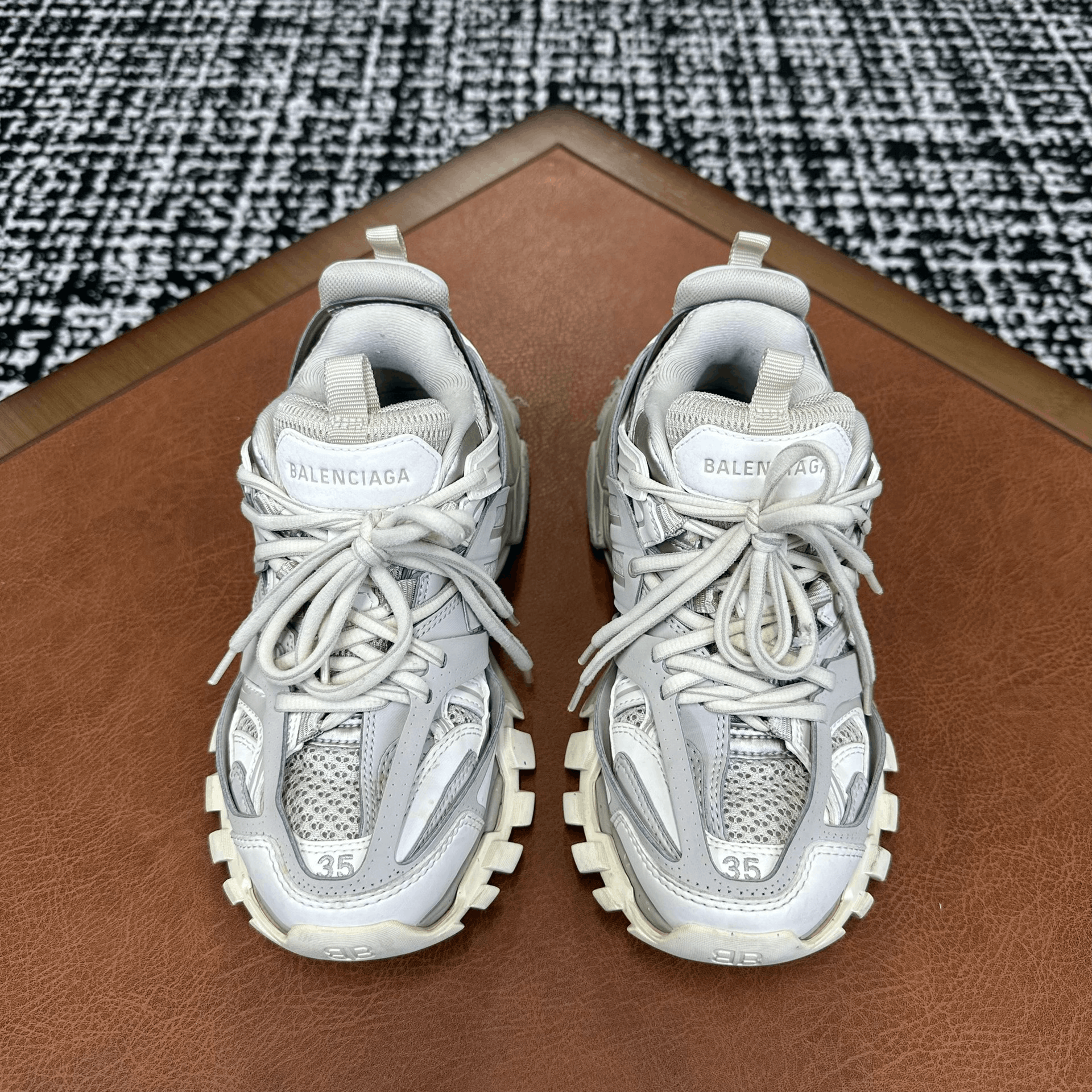 Balenciaga Balenciaga Brown Lowtop Sneakers it_35 Women Size US 5 / IT 35 - 2 Thumbnail