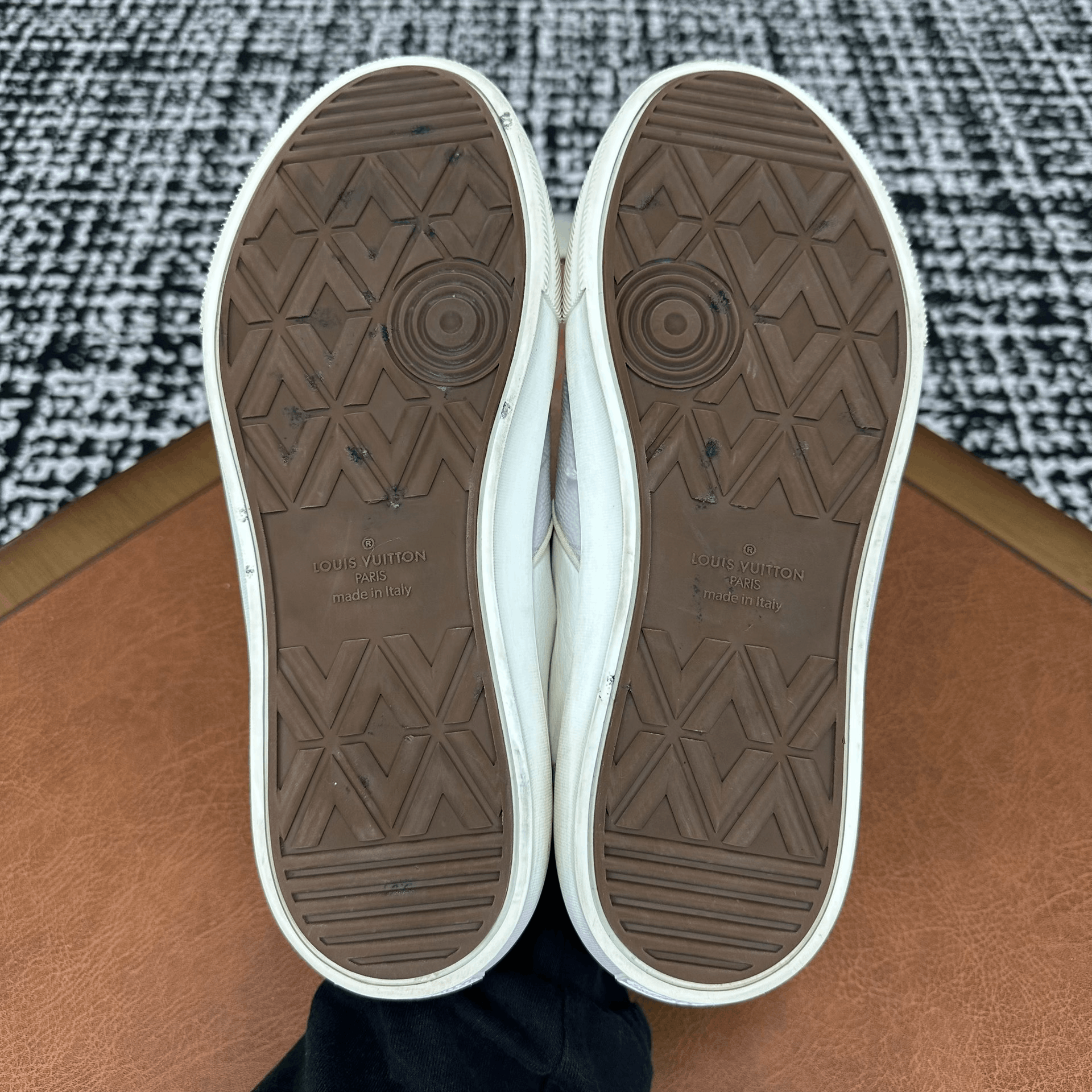 Louis Vuitton Louis Vuitton Gray Lowtop Sneakers 9 Men Size US 9 / EU 42 - 8 Thumbnail