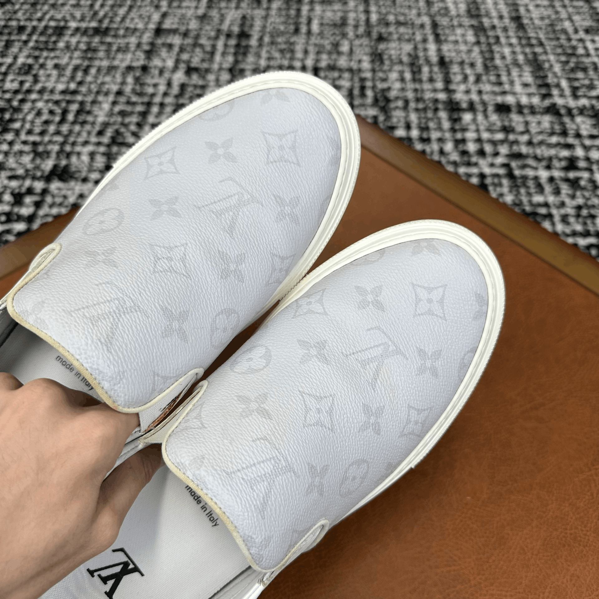 Louis Vuitton Louis Vuitton Gray Lowtop Sneakers 9 Men Size US 9 / EU 42 - 5 Thumbnail