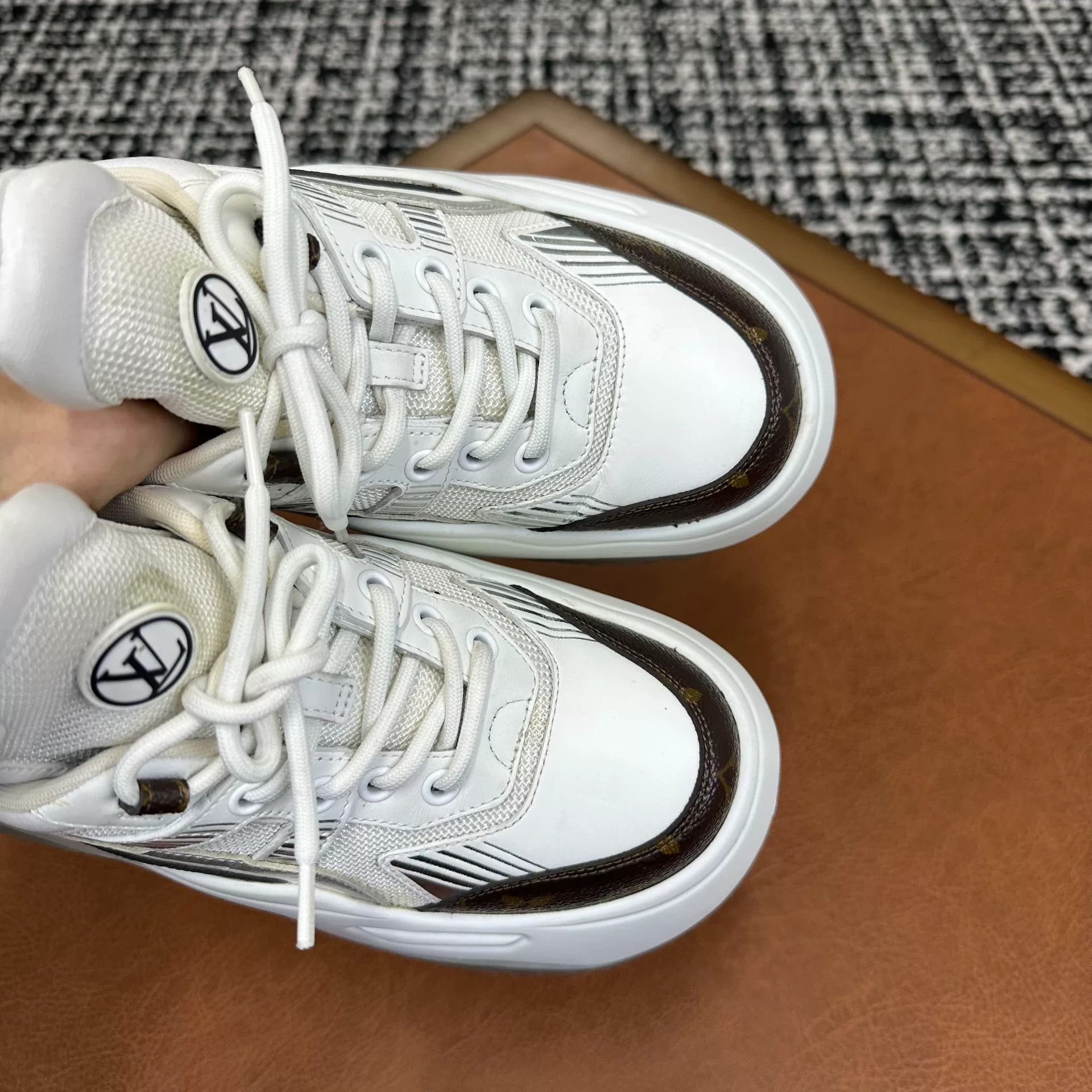 Louis Vuitton Louis Vuitton Brown Lowtop Sneakers it_36 Women Size US 6 / IT 36 - 5 Thumbnail