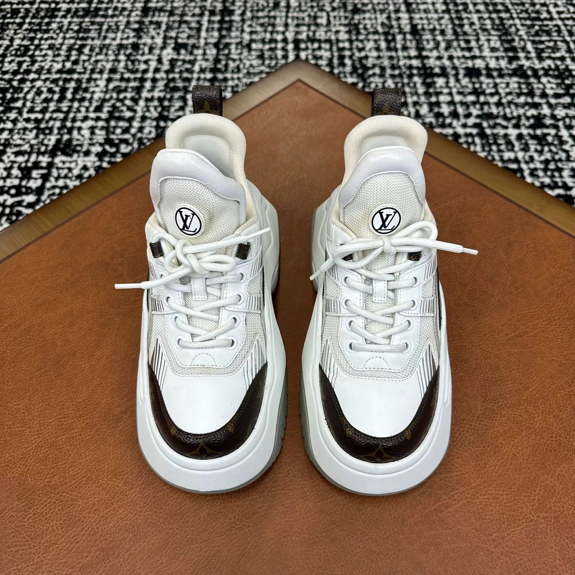 Louis Vuitton Louis Vuitton Brown Lowtop Sneakers it_36 Women Size US 6 / IT 36 - 2 Thumbnail