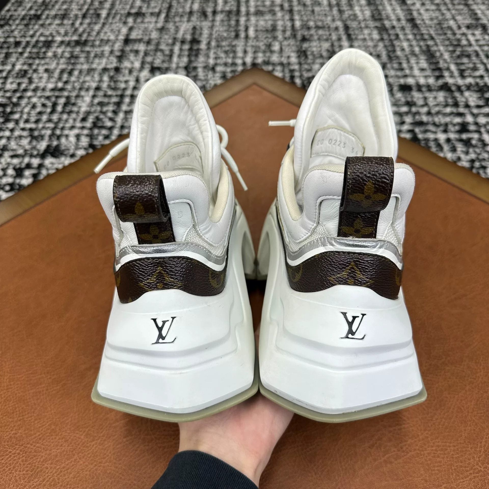Louis Vuitton Louis Vuitton Brown Lowtop Sneakers it_36 Women Size US 6 / IT 36 - 4 Thumbnail