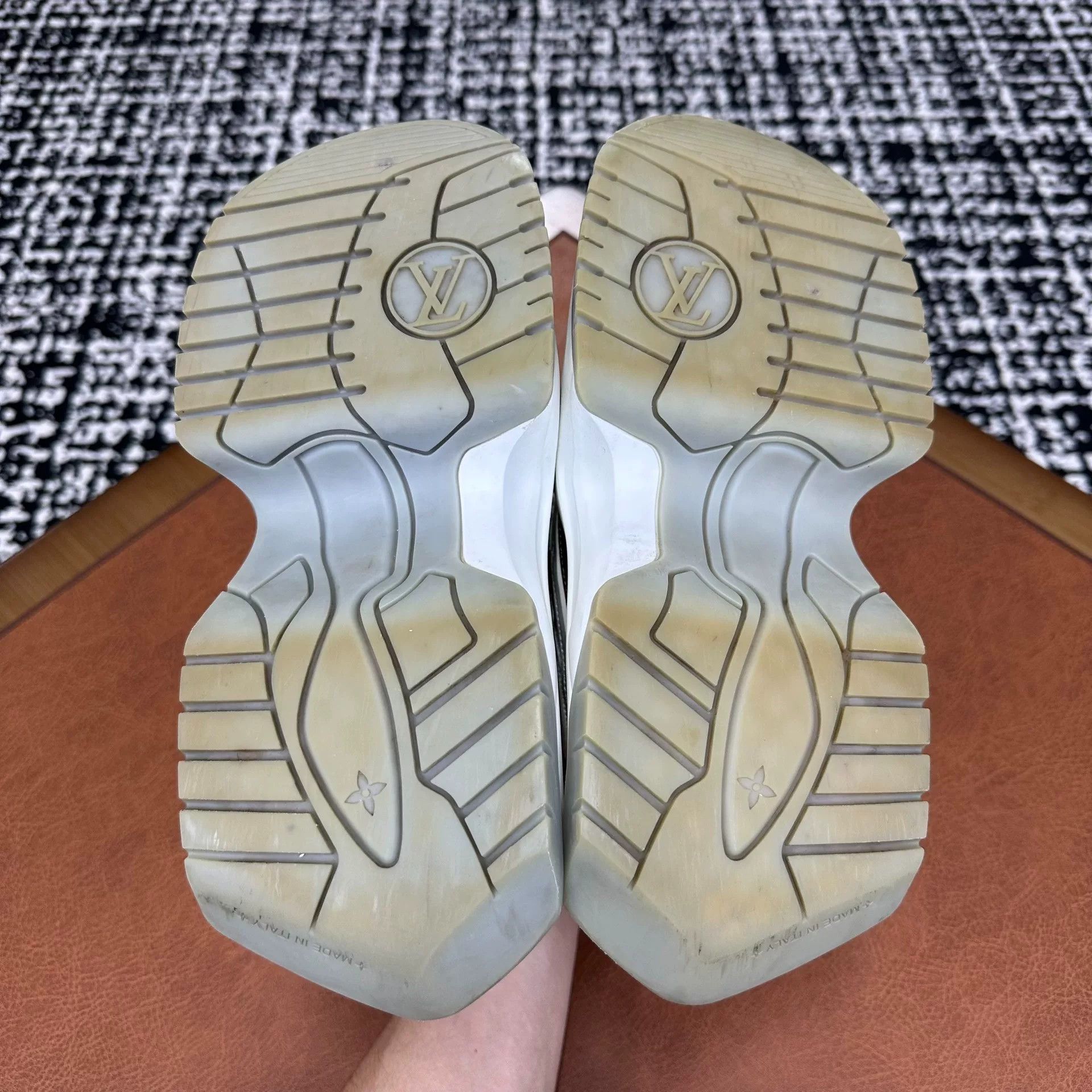 Louis Vuitton Louis Vuitton Brown Lowtop Sneakers it_36 Women Size US 6 / IT 36 - 8 Thumbnail