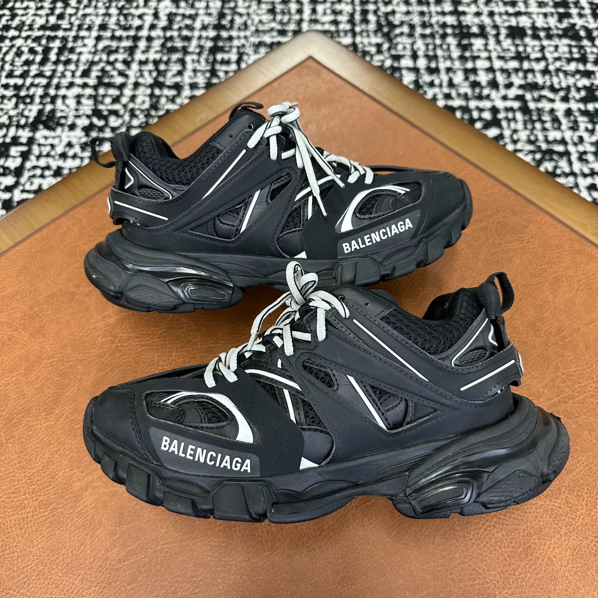 Balenciaga Balenciaga Black Lowtop Sneakers it_36 Women Size US 6 / IT 36 - 5 Thumbnail