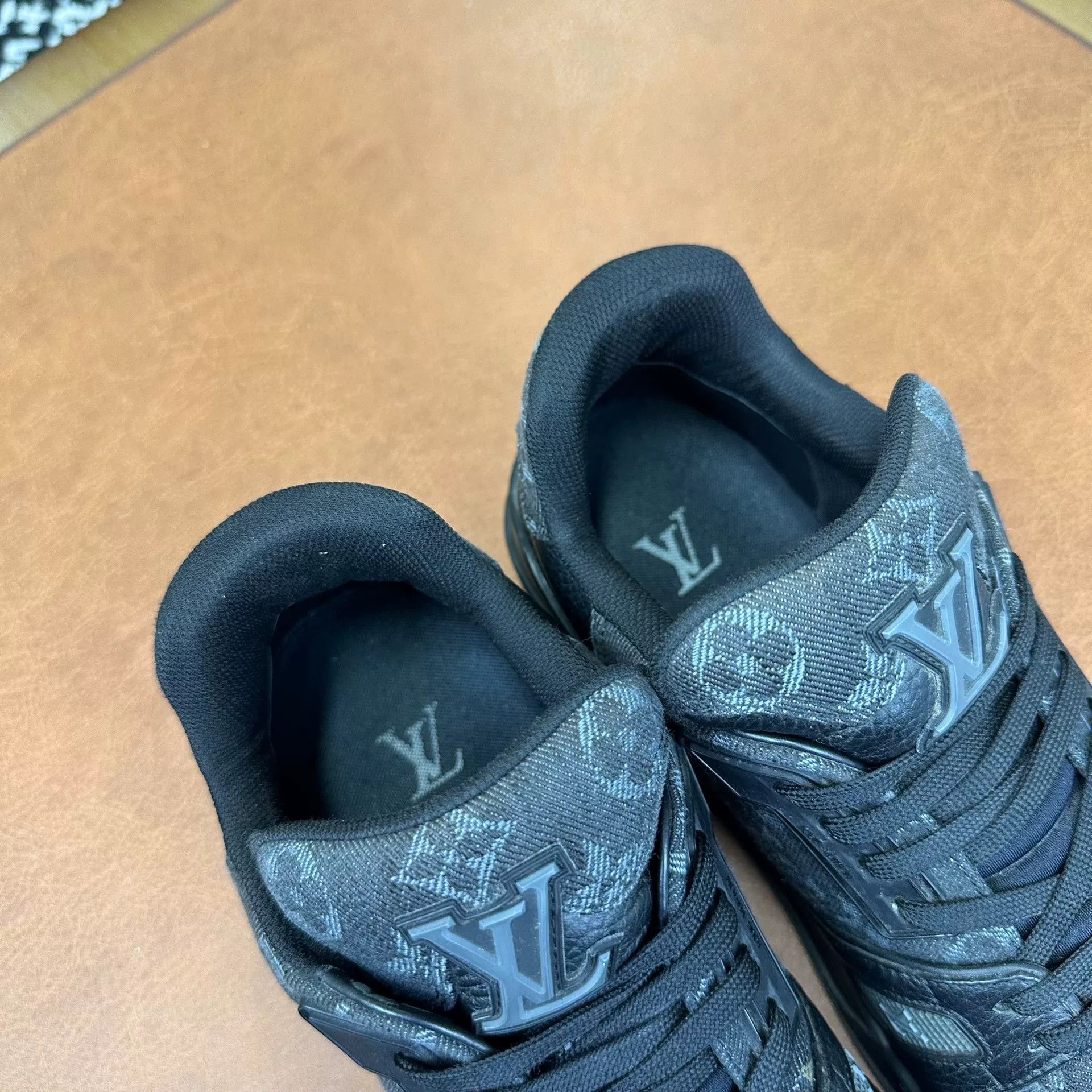 Louis Vuitton Louis Vuitton Black Lowtop Sneakers 9 Men Size US 9 / EU 42 - 6 Thumbnail