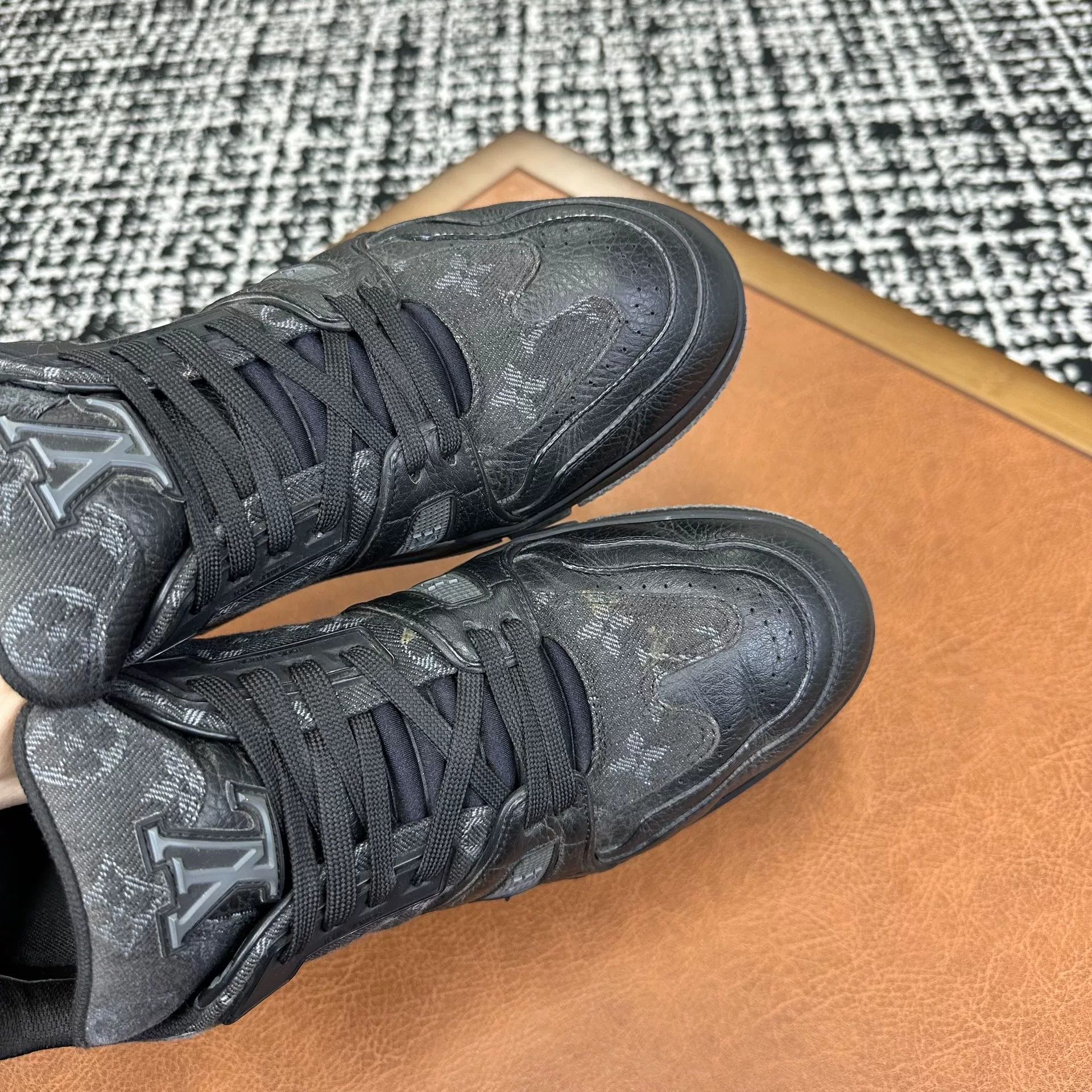 Louis Vuitton Louis Vuitton Black Lowtop Sneakers 9 Men Size US 9 / EU 42 - 5 Thumbnail