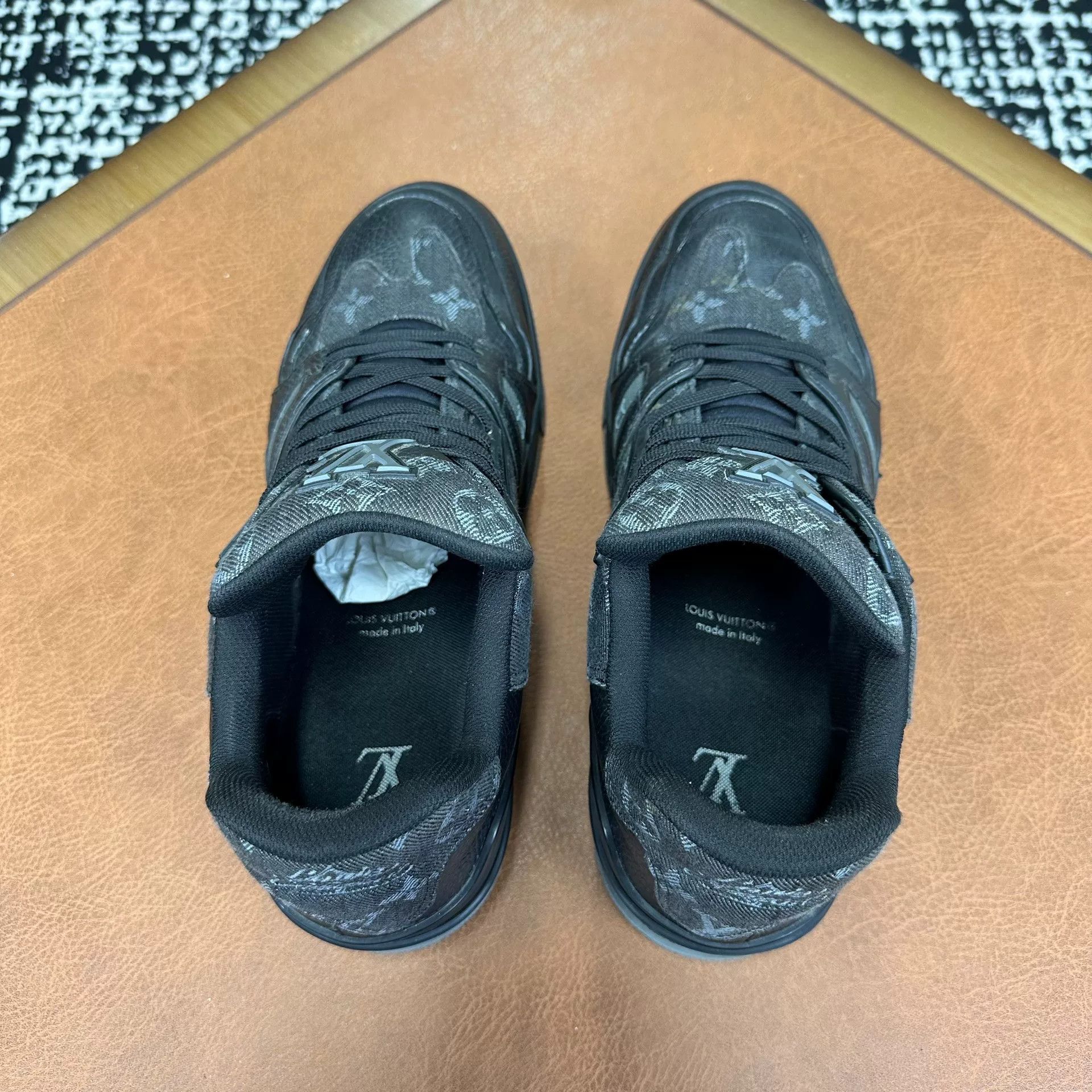 Louis Vuitton Louis Vuitton Black Lowtop Sneakers 9 Men Size US 9 / EU 42 - 3 Thumbnail