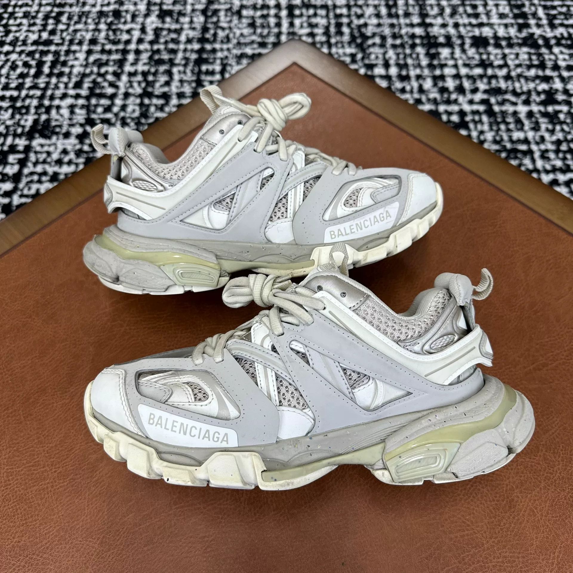 Balenciaga Balenciaga Brown Lowtop Sneakers it_36 Women Size US 6 / IT 36 - 5 Thumbnail