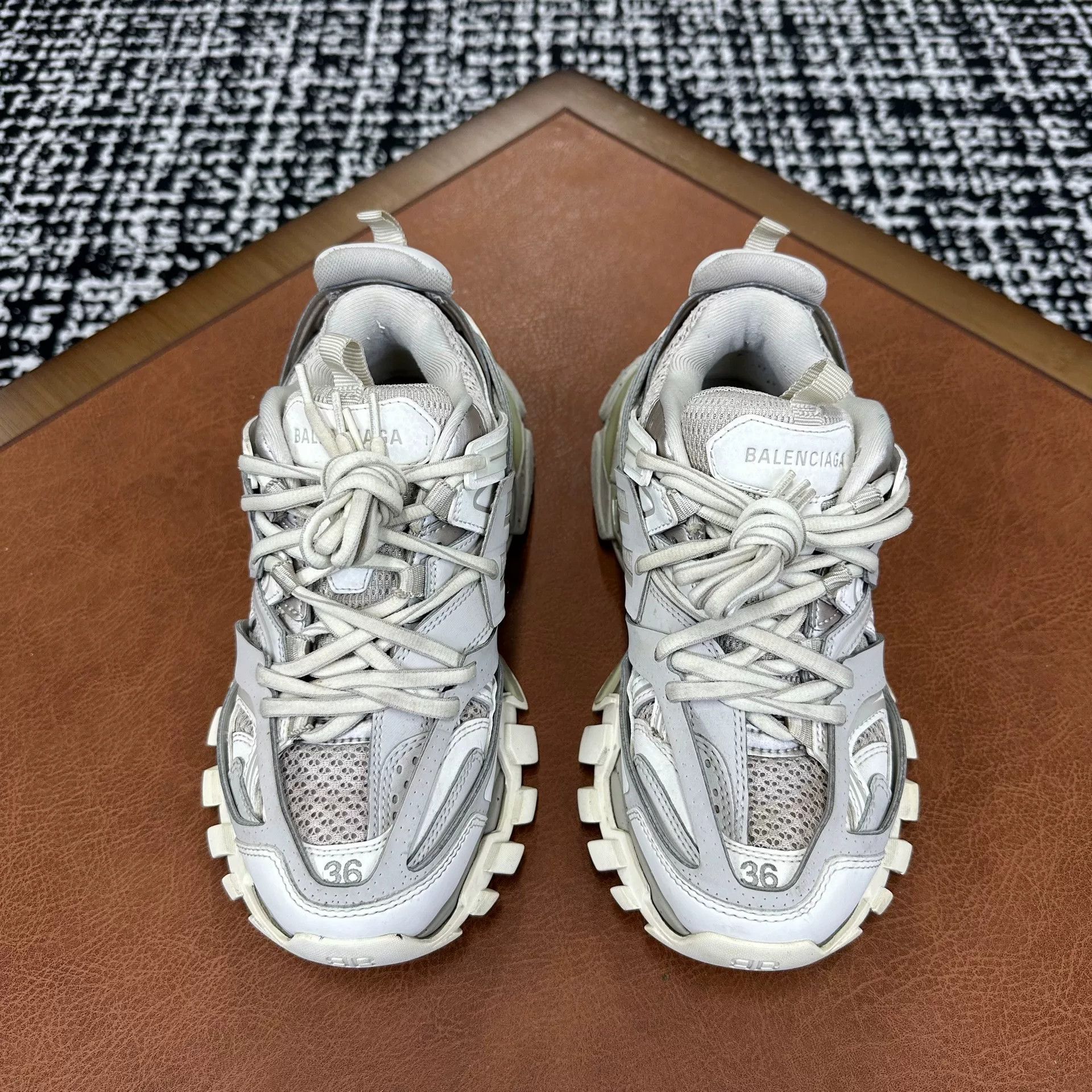 Balenciaga Balenciaga Brown Lowtop Sneakers it_36 Women Size US 6 / IT 36 - 2 Thumbnail