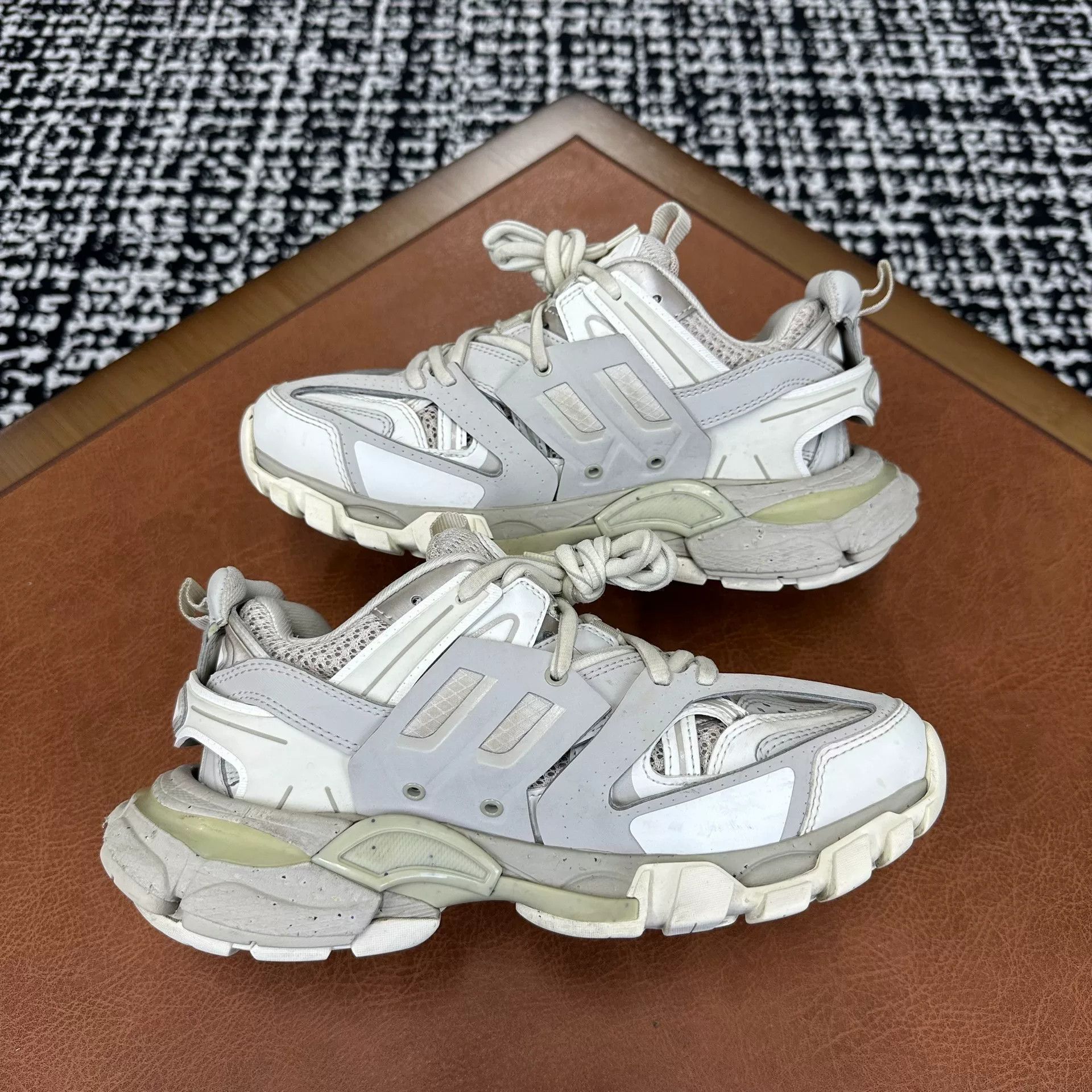 Balenciaga Balenciaga Brown Lowtop Sneakers it_36 Women Size US 6 / IT 36 - 6 Thumbnail