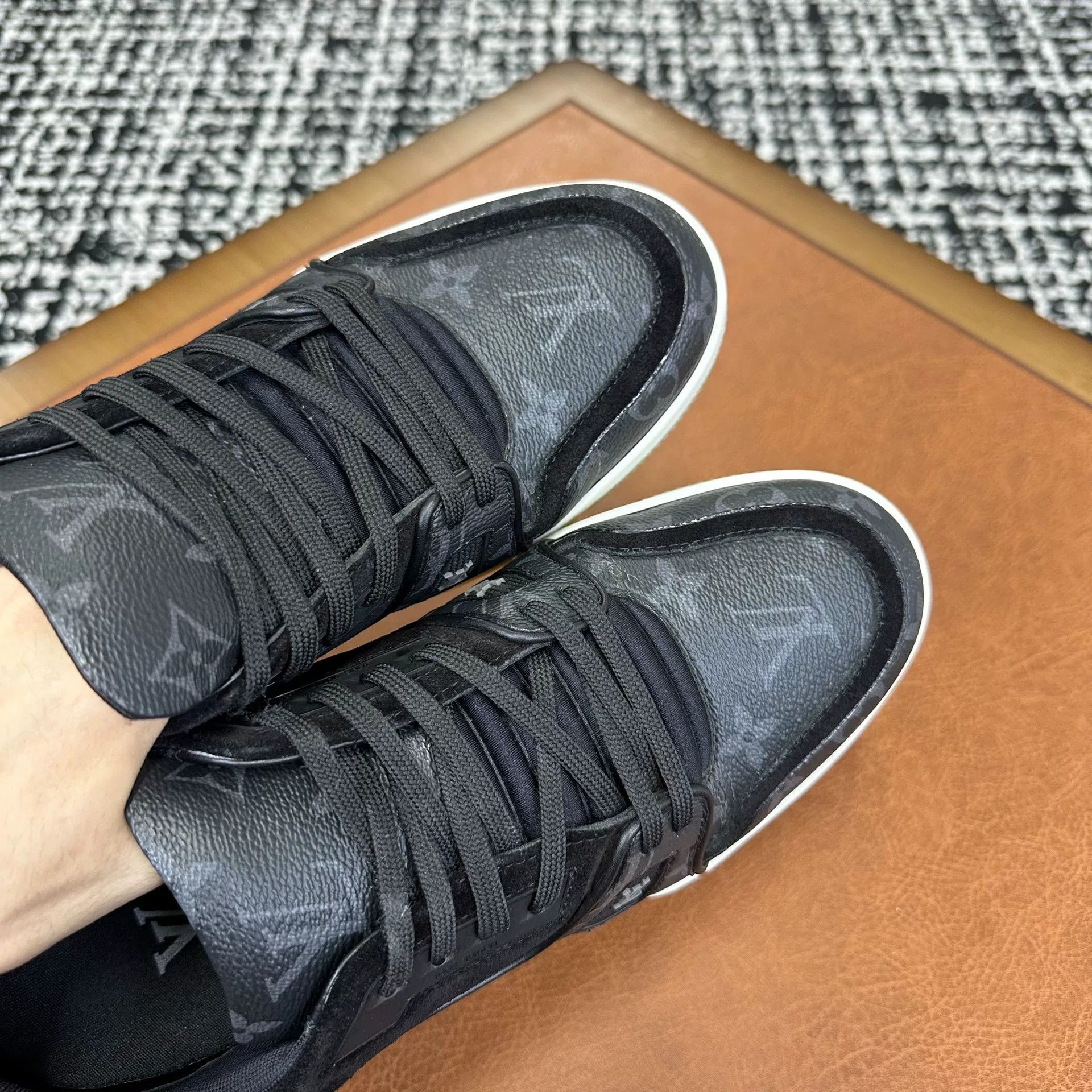 Louis Vuitton Louis Vuitton Training Black Lowtop Sneakers 7 Men Size US 7 / EU 40 - 5 Thumbnail