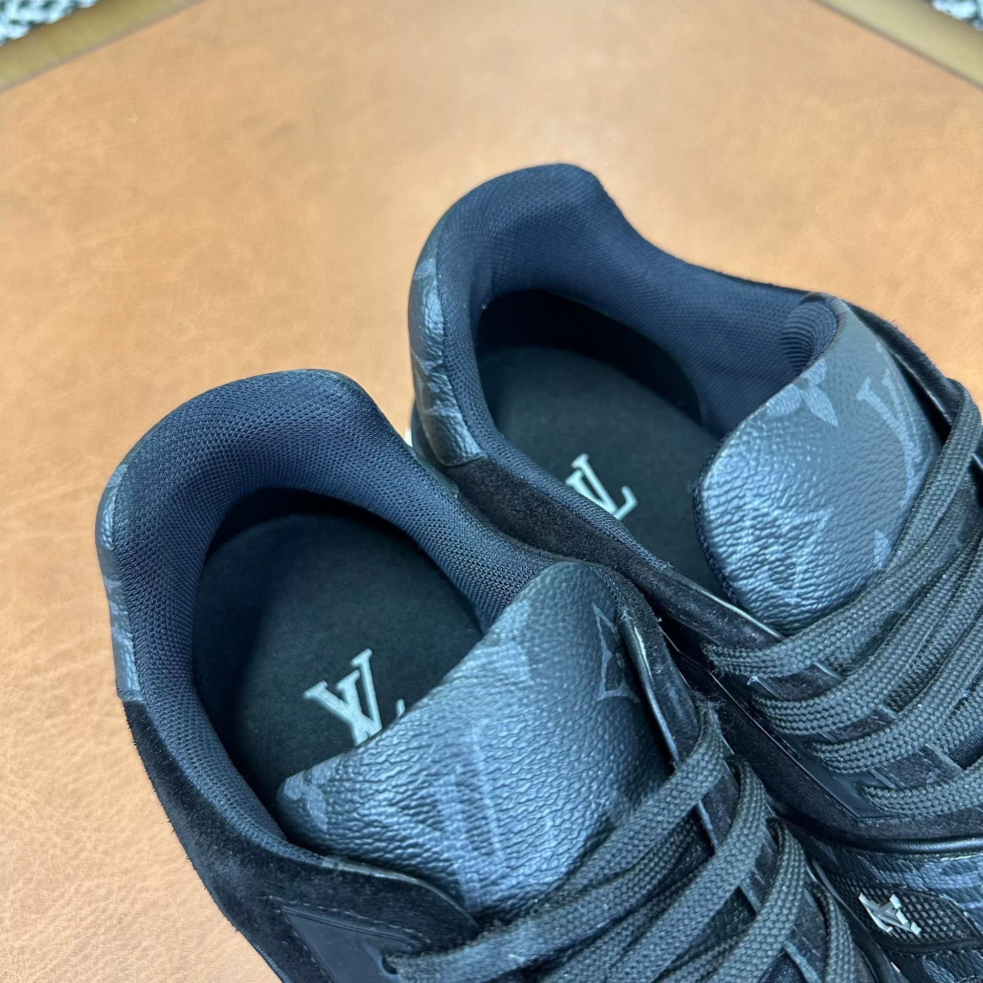 Louis Vuitton Louis Vuitton Training Black Lowtop Sneakers 7 Men Size US 7 / EU 40 - 6 Thumbnail
